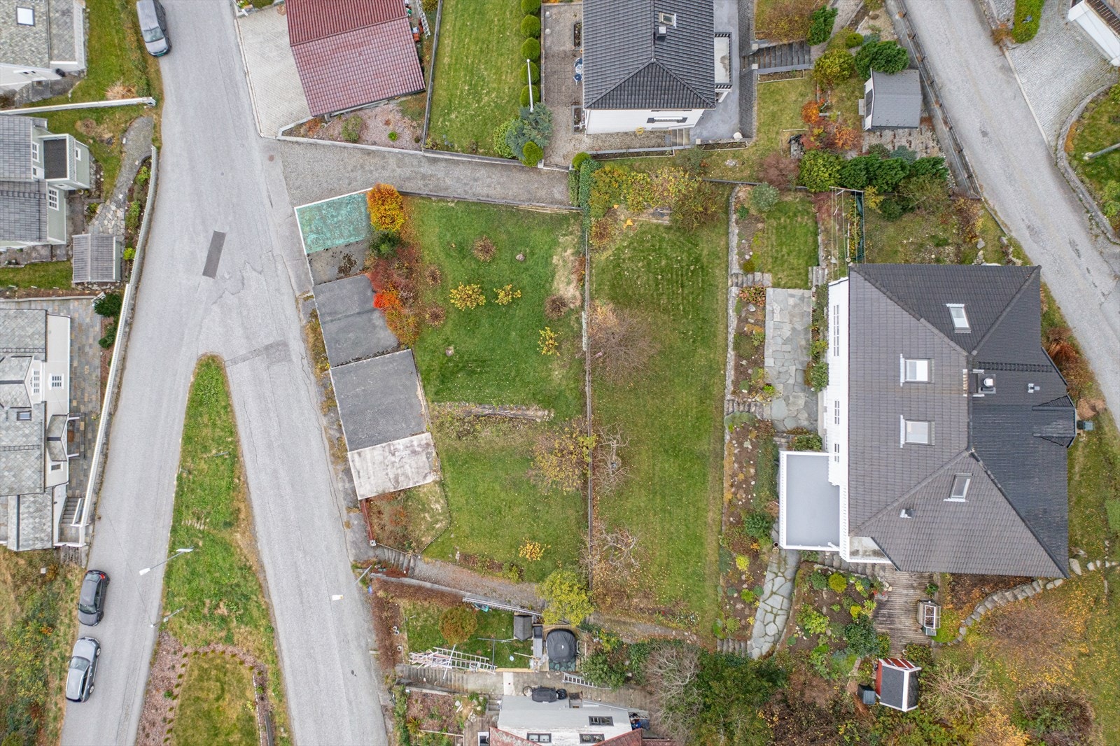 Boligtomt regulert til konsentrert småhusbebyggelse beliggende i attraktivt område sentralt i Ulsteinvik Galleribilde