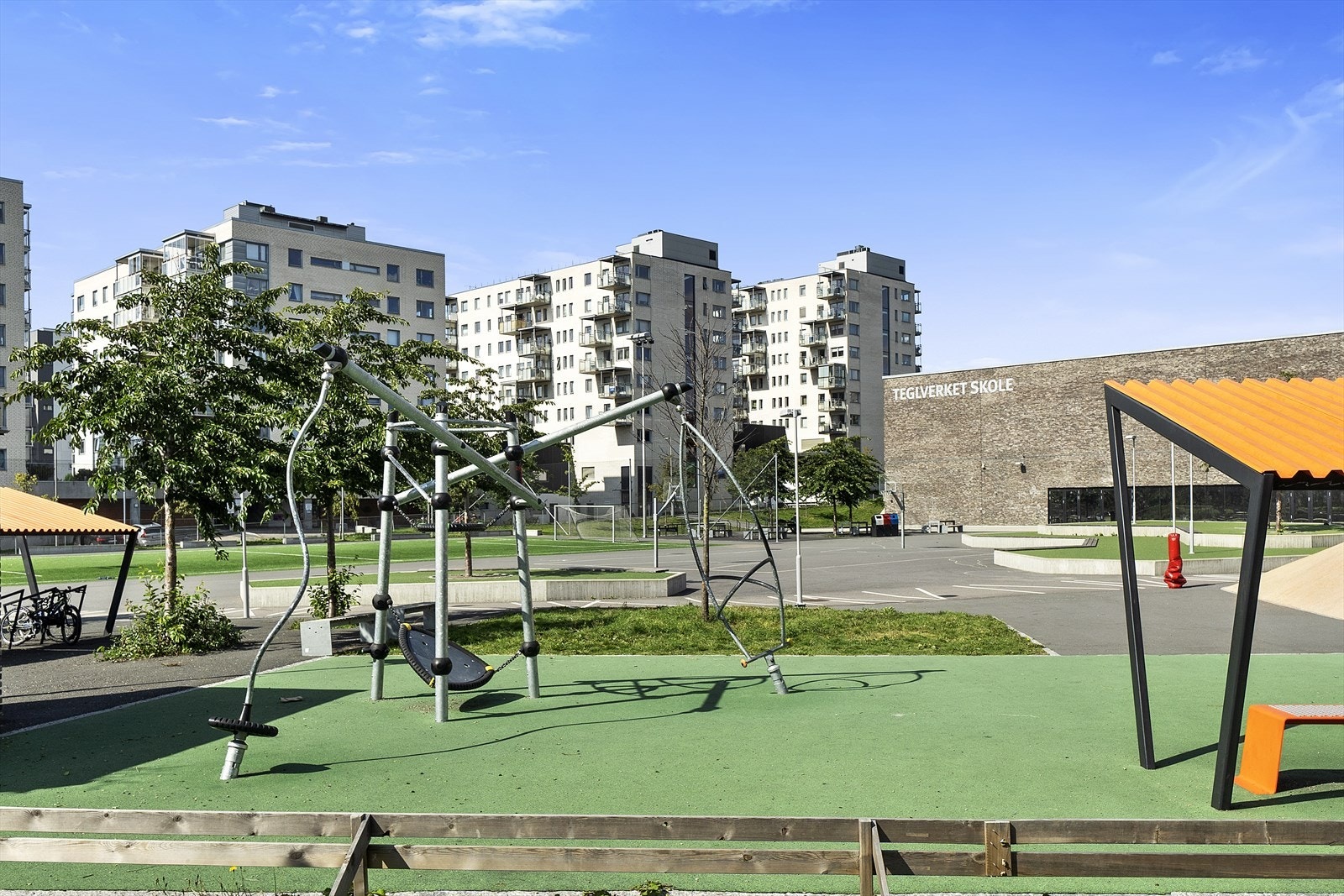 Det er bygget barne- og ungdomsskole rett ved Hasle torg med trygg og sikker skolevei fra St. Jørgens vei Galleribilde