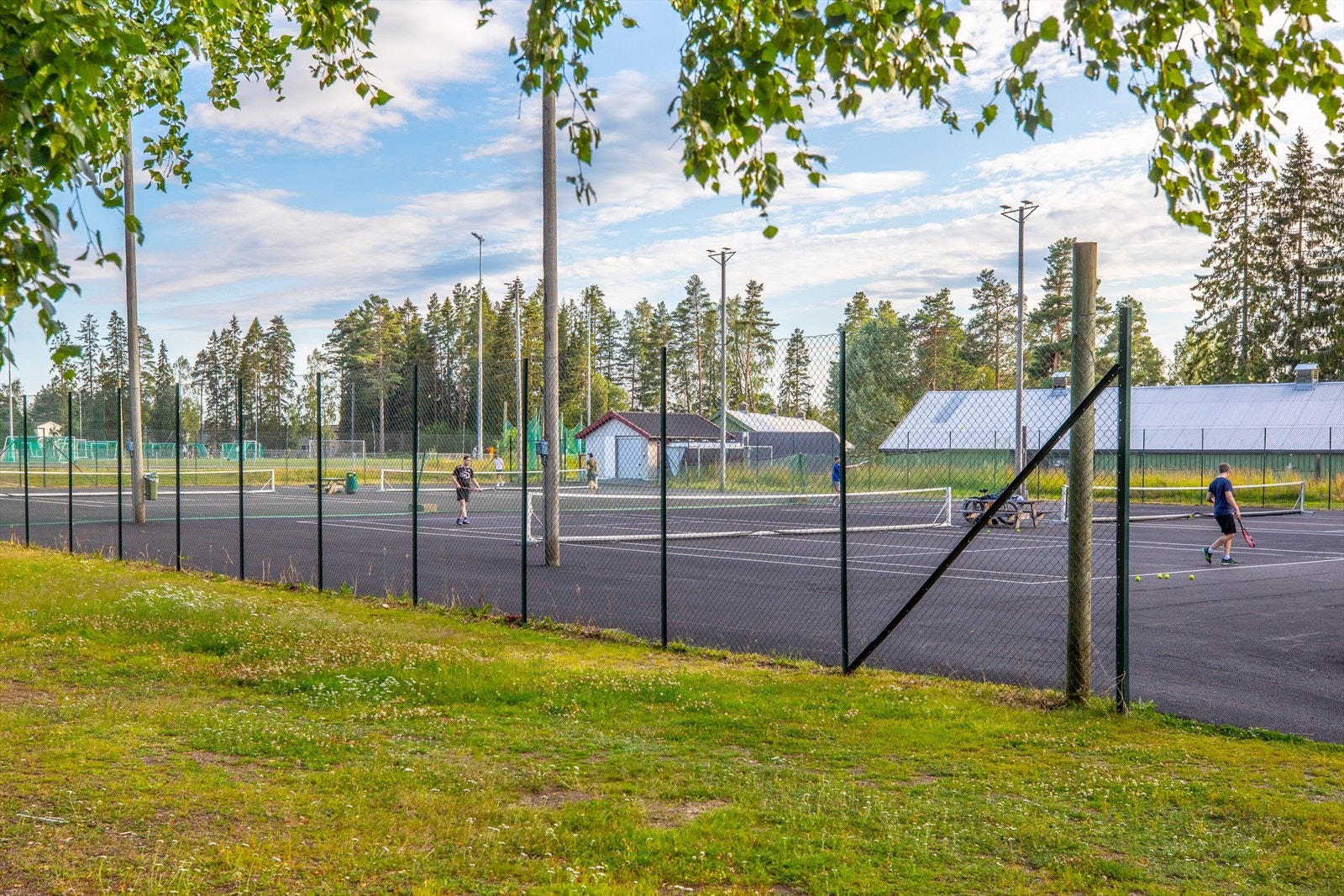 Idrettsparken med tennis! Galleribilde
