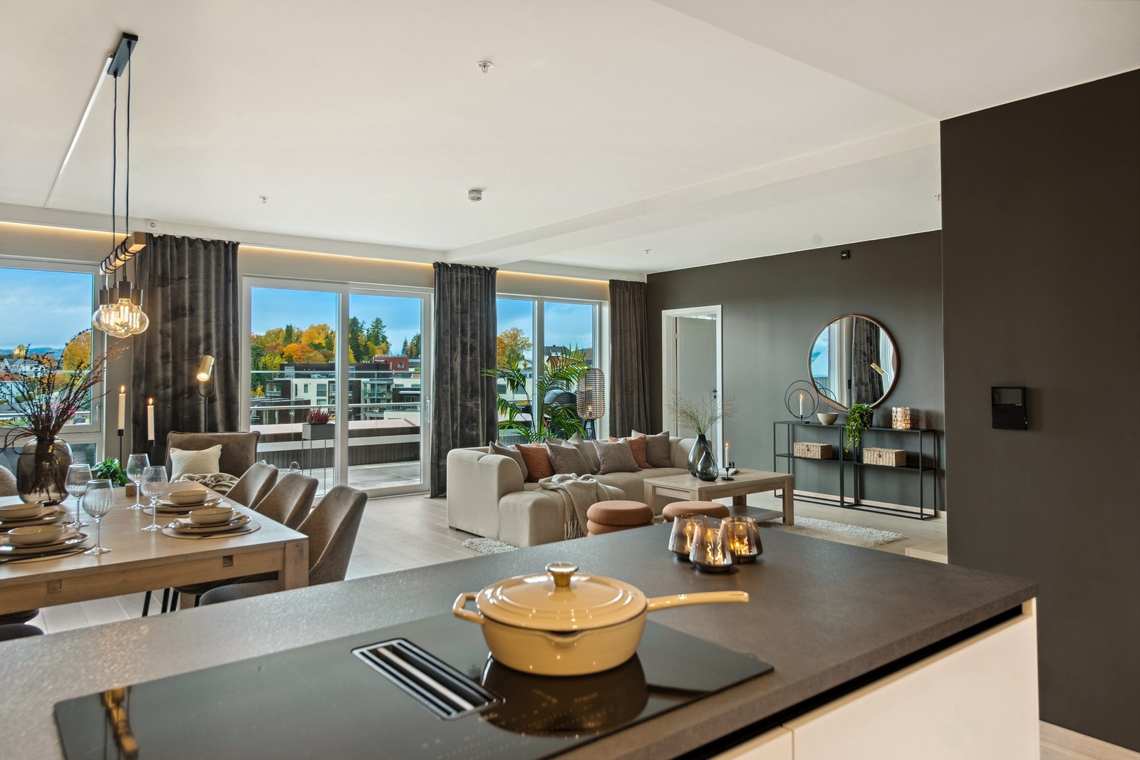 Er du glad i invitere til sosiale lag, er det enkelt å kommunisere med gjestene mens du lager mat. Galleribilde