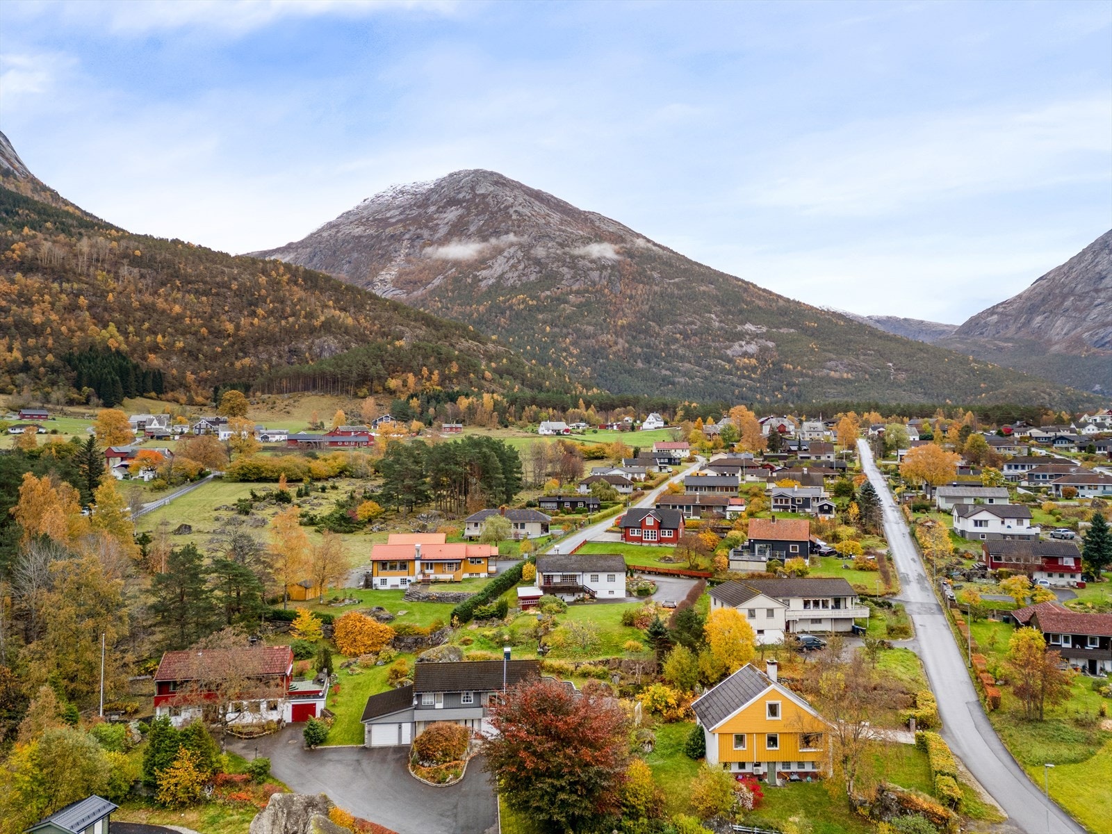 Etablert og barnevennlig boligområde i Kinsarvik Galleribilde