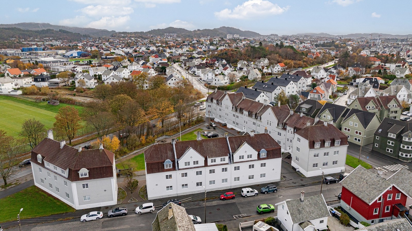 Etablert og trivelig nabolag ca. 10 min fra sentrum. Galleribilde