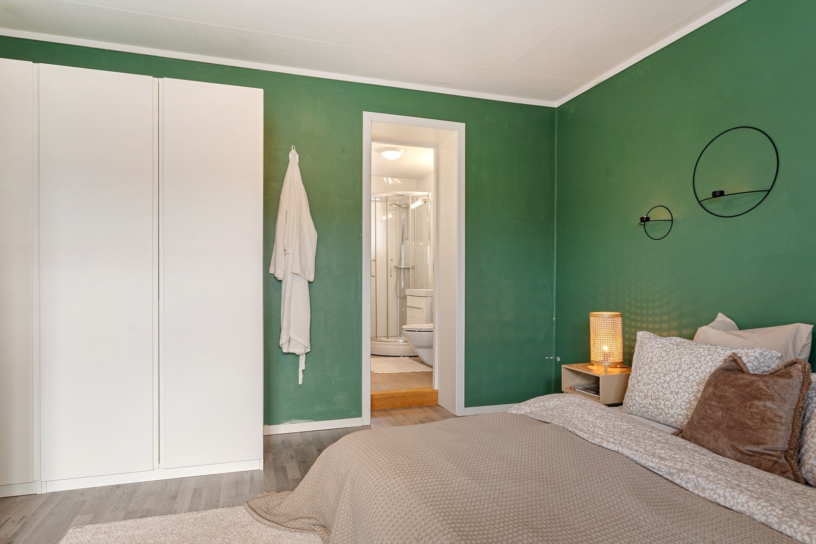 Inngang til eget helfliset bad Galleribilde