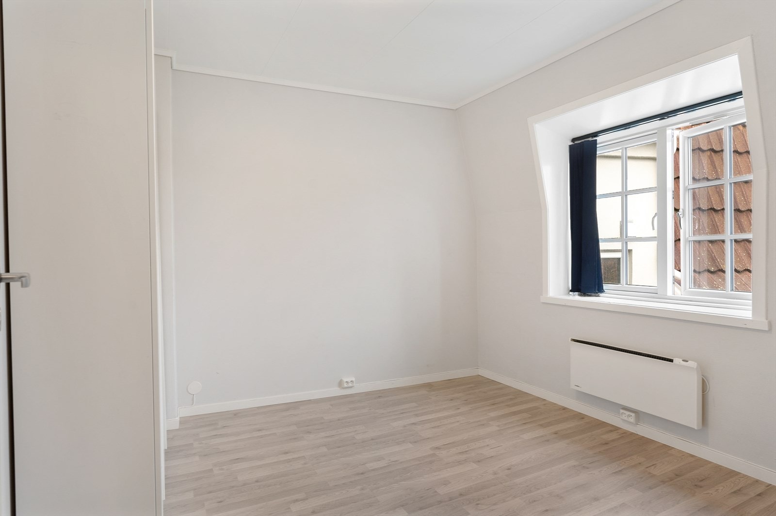 Soverom nr. 2 med medfølgende garderobeskap Galleribilde