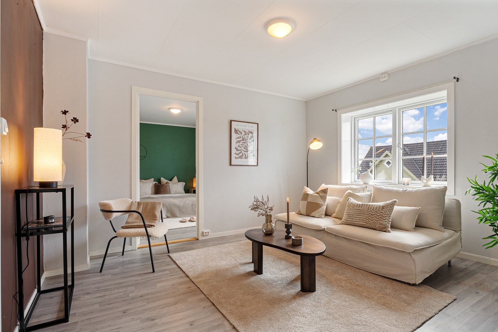 Innholdsrik leilighet med god planløsning - Stue/kjøkken, to soverom, to bad og gang/entré Galleribilde