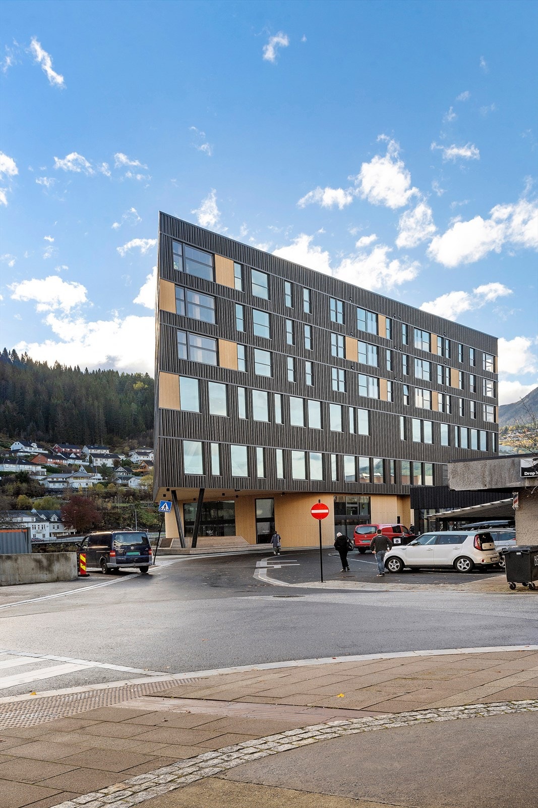 Elvekanten i Førde sentrum Galleribilde