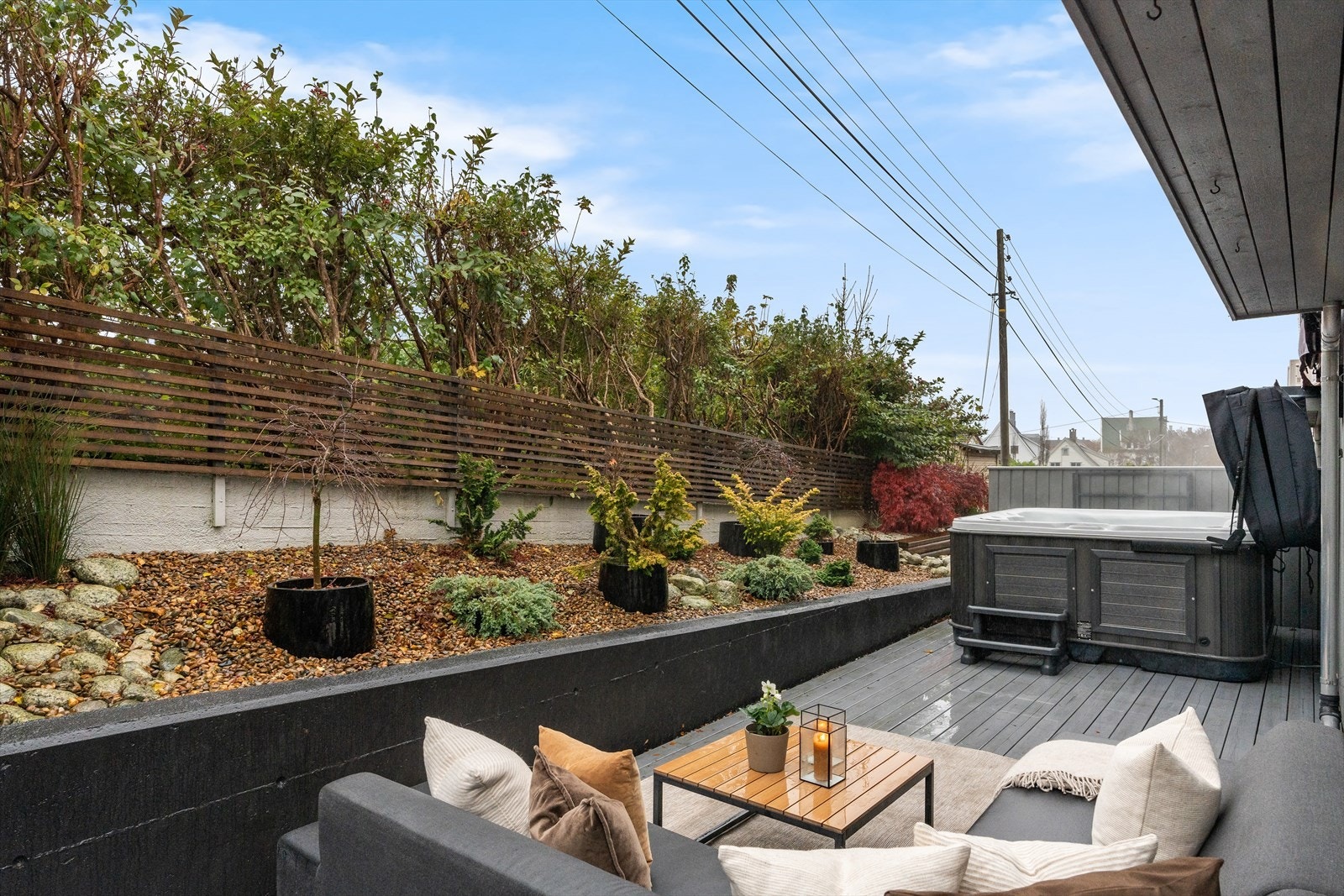 På terrassen er det gode solforhold. Kveldssolen kommer på balkongen sommerstid. Galleribilde