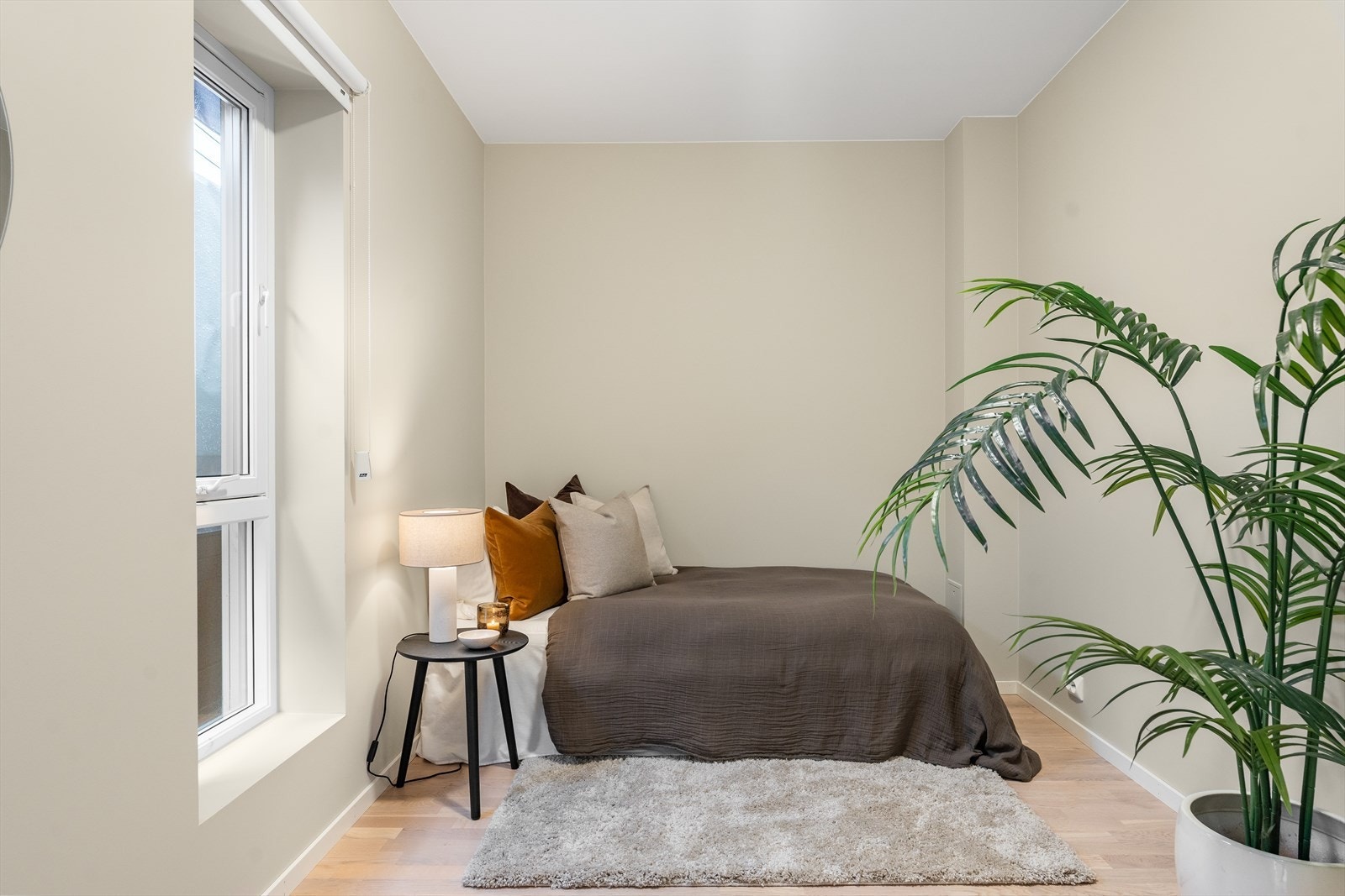 Boligens andre soverommet passer ypperlig som barnerom, kontor eller gjesterom. Galleribilde