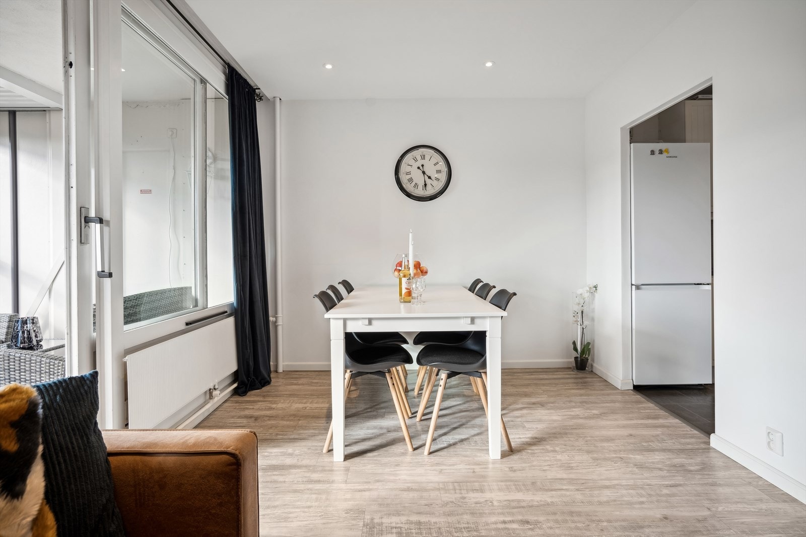 Deg, dine nærmeste og noen utvalgte. Trivsel og godt selskap er det som venter. Galleribilde