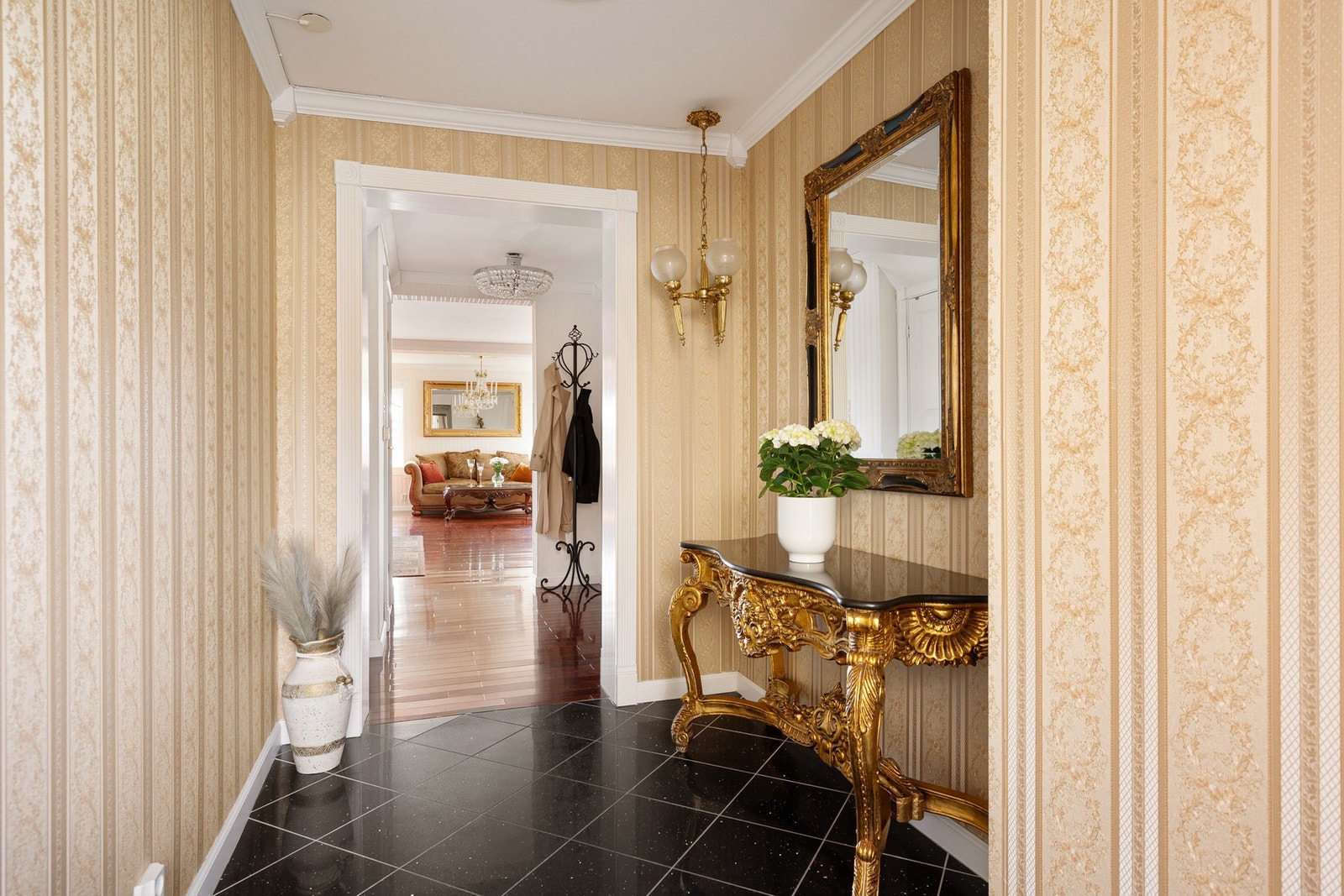 Velkommen inn i 1. etasje! Galleribilde