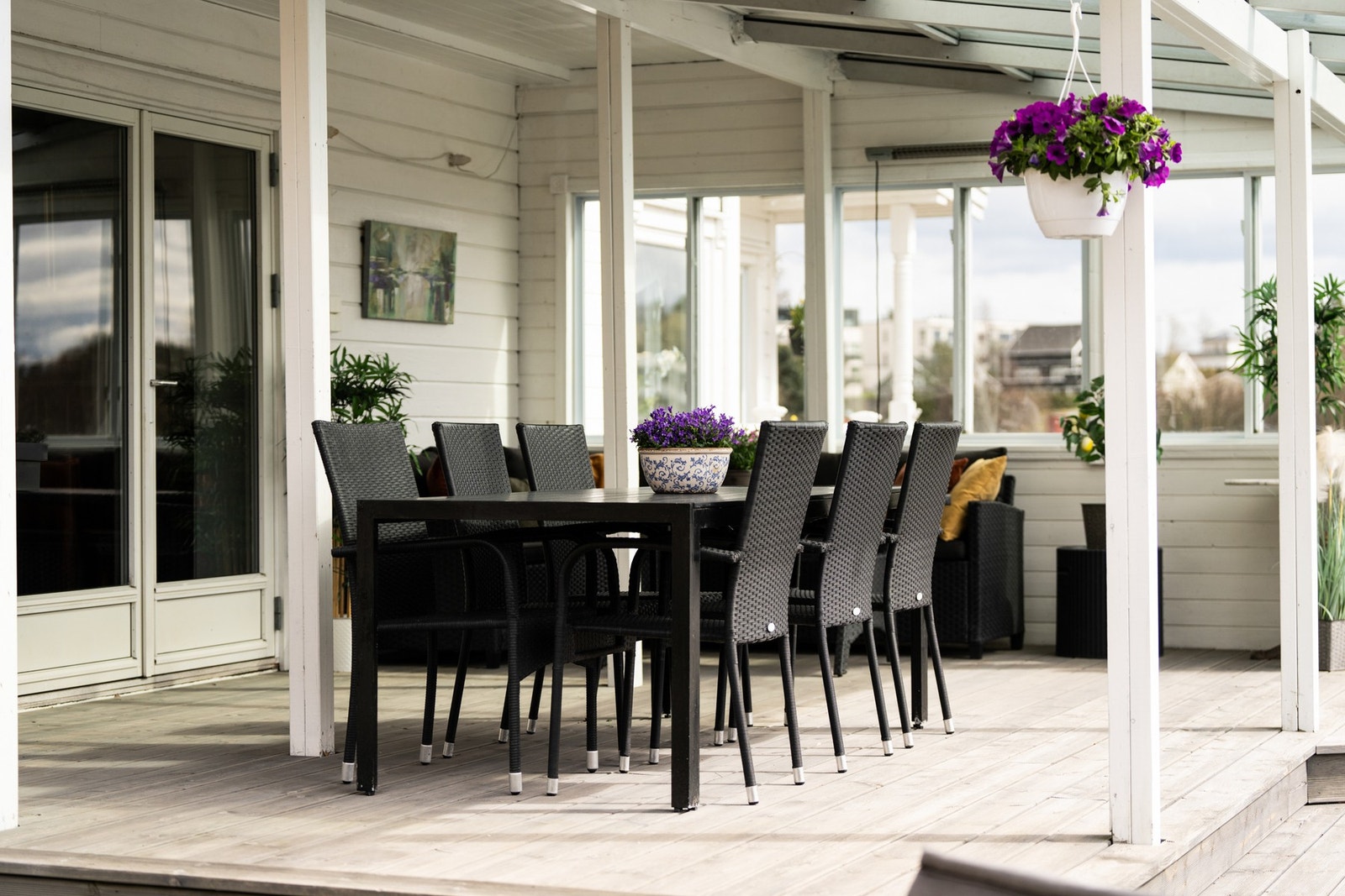 God plass til flere fine sittegrupper Galleribilde