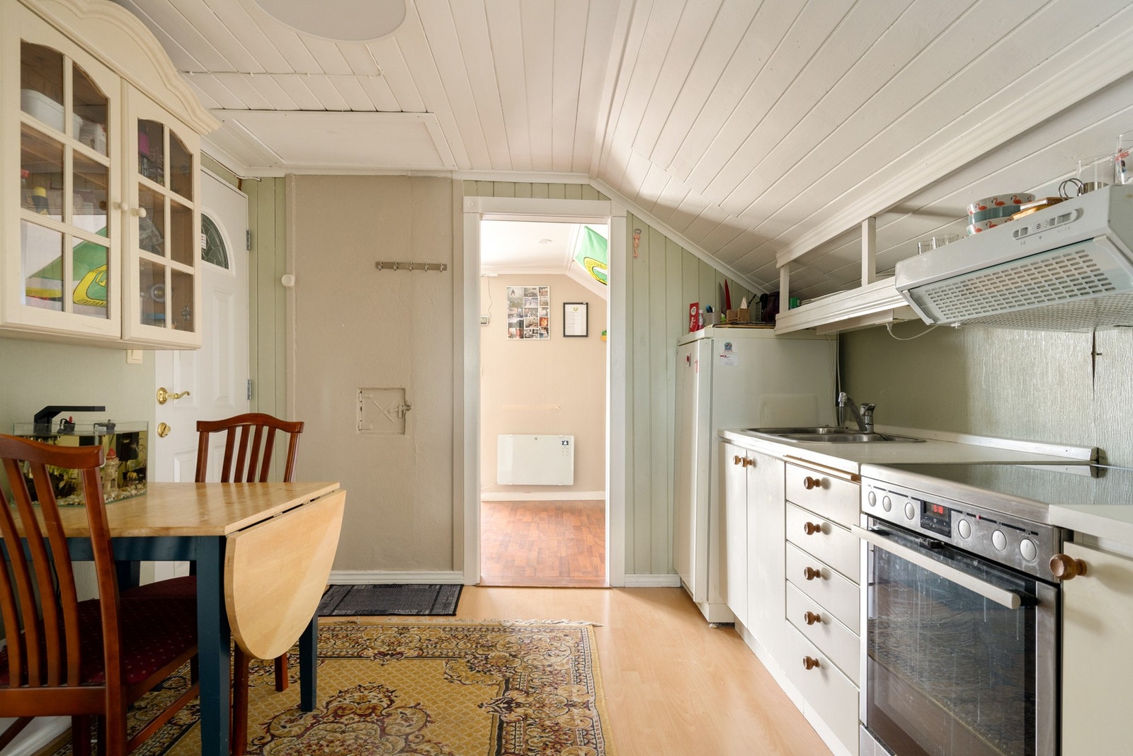 Loftshybelen har et praktisk kjøkken, stue, bad og 2 soverom Galleribilde