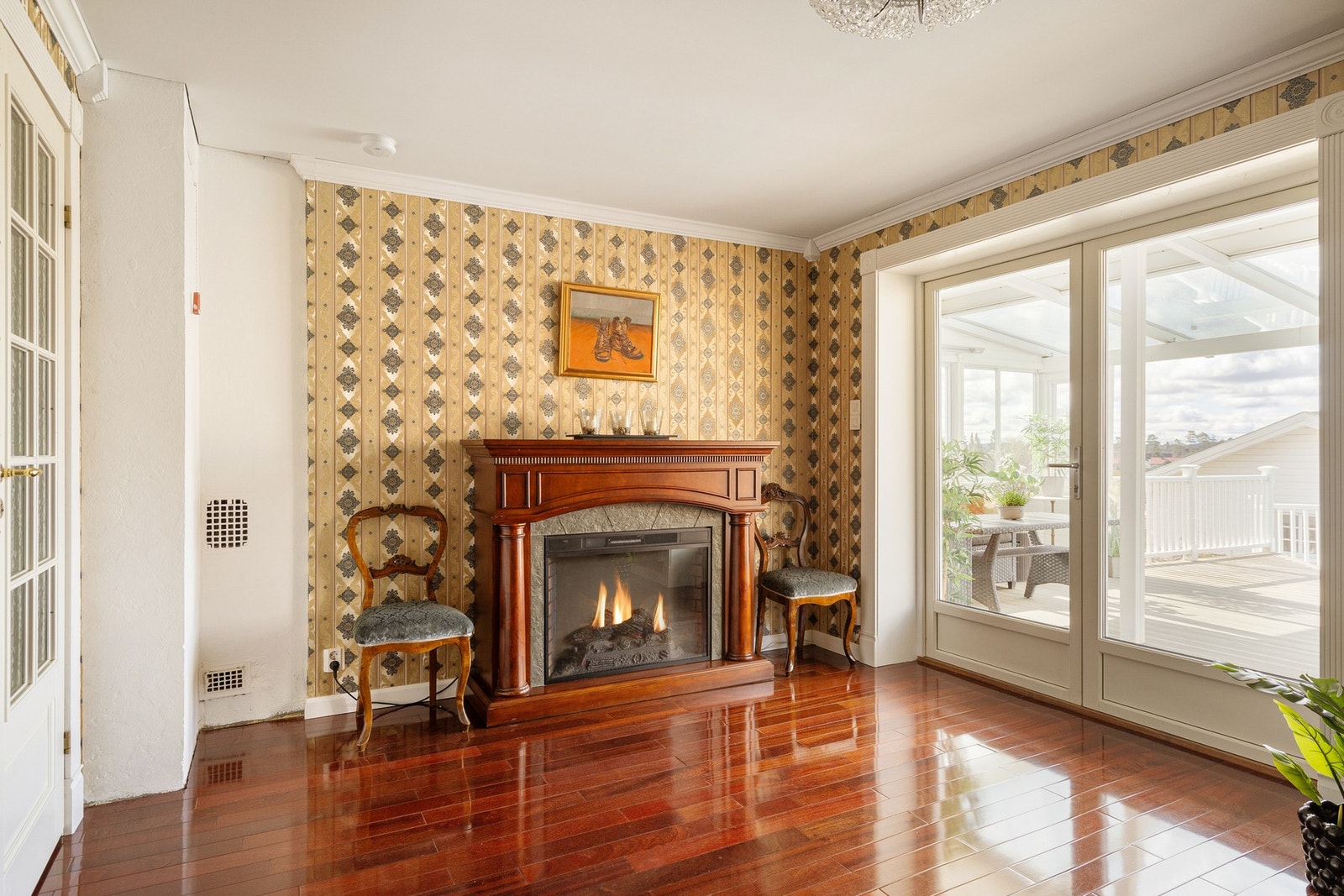 Salongen har direkte utgang terrasseområdet Galleribilde