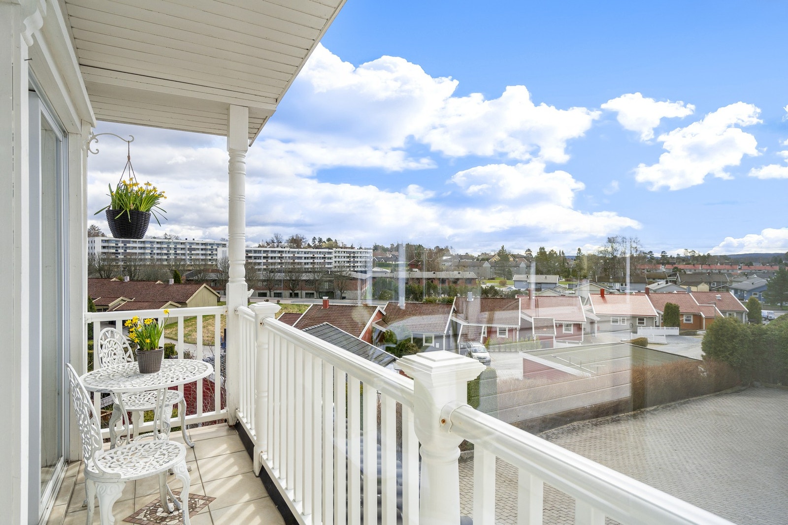 Koselig liten balkong ved stuen på 3 m² Galleribilde