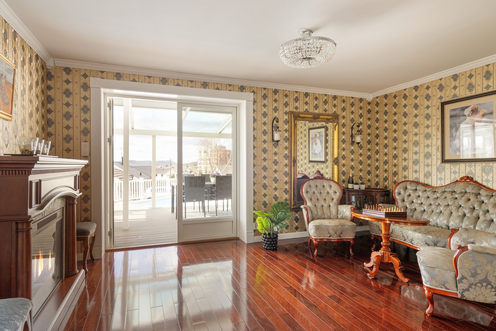 Salongen har direkte utgang terrasseområdet Galleribilde