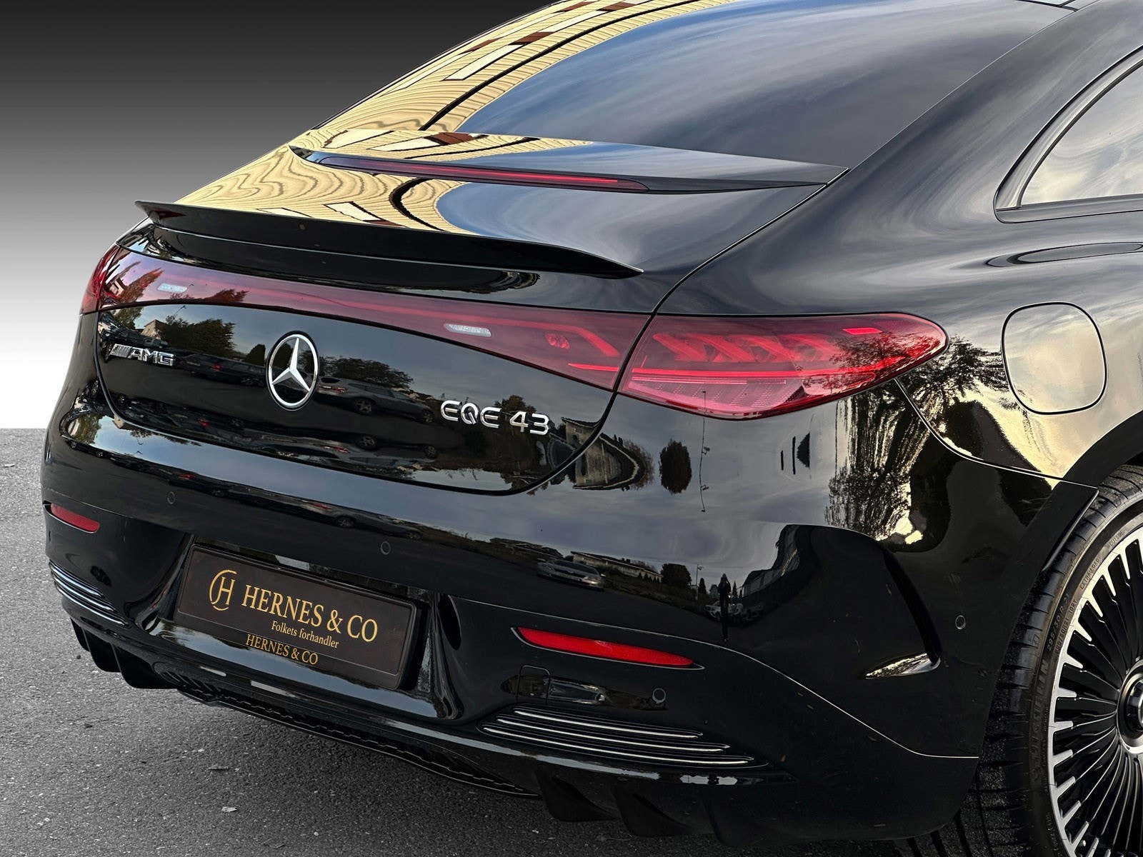 Mercedes-Benz EQE-Klasse 7