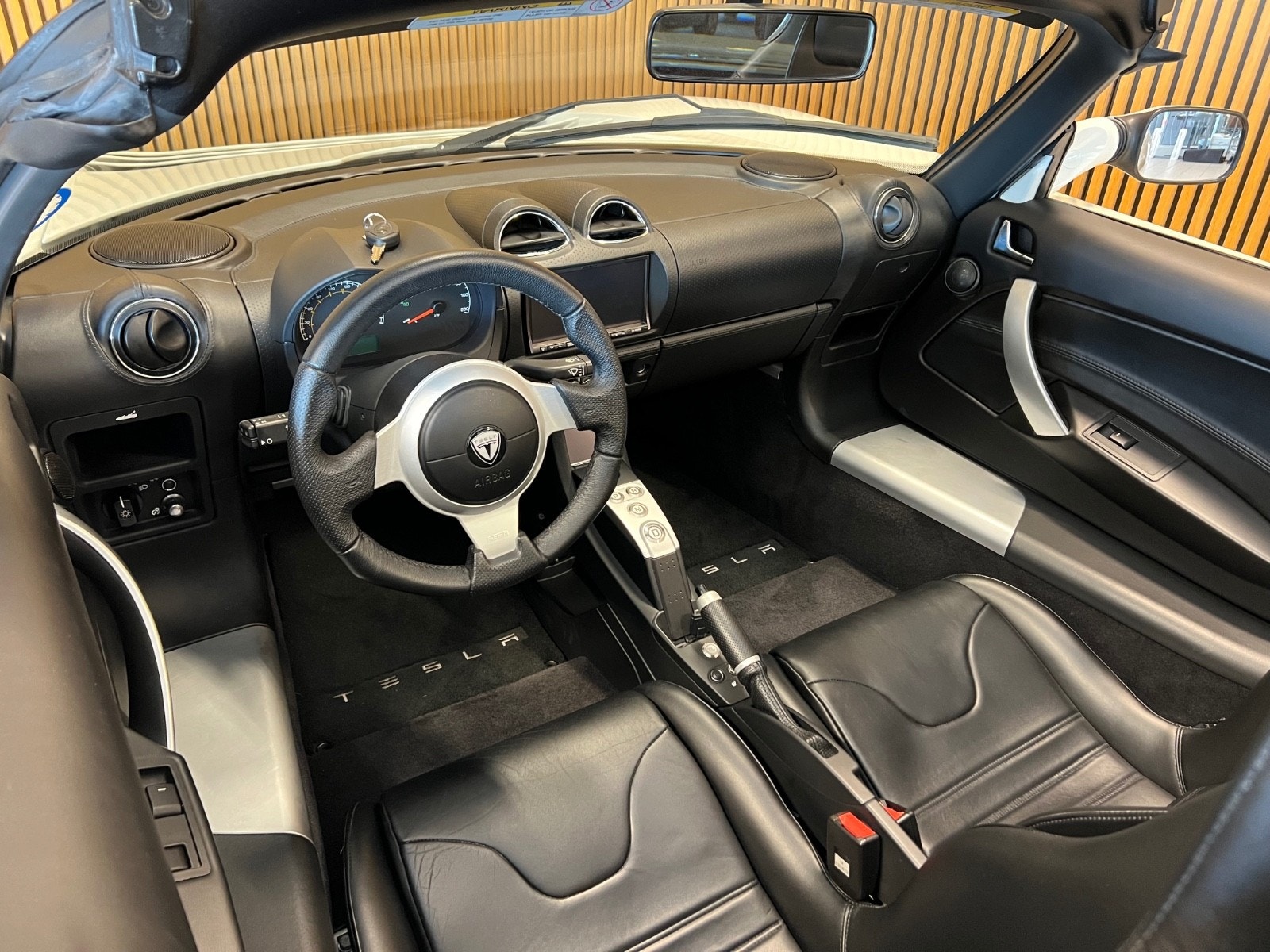 Tesla Roadster 10