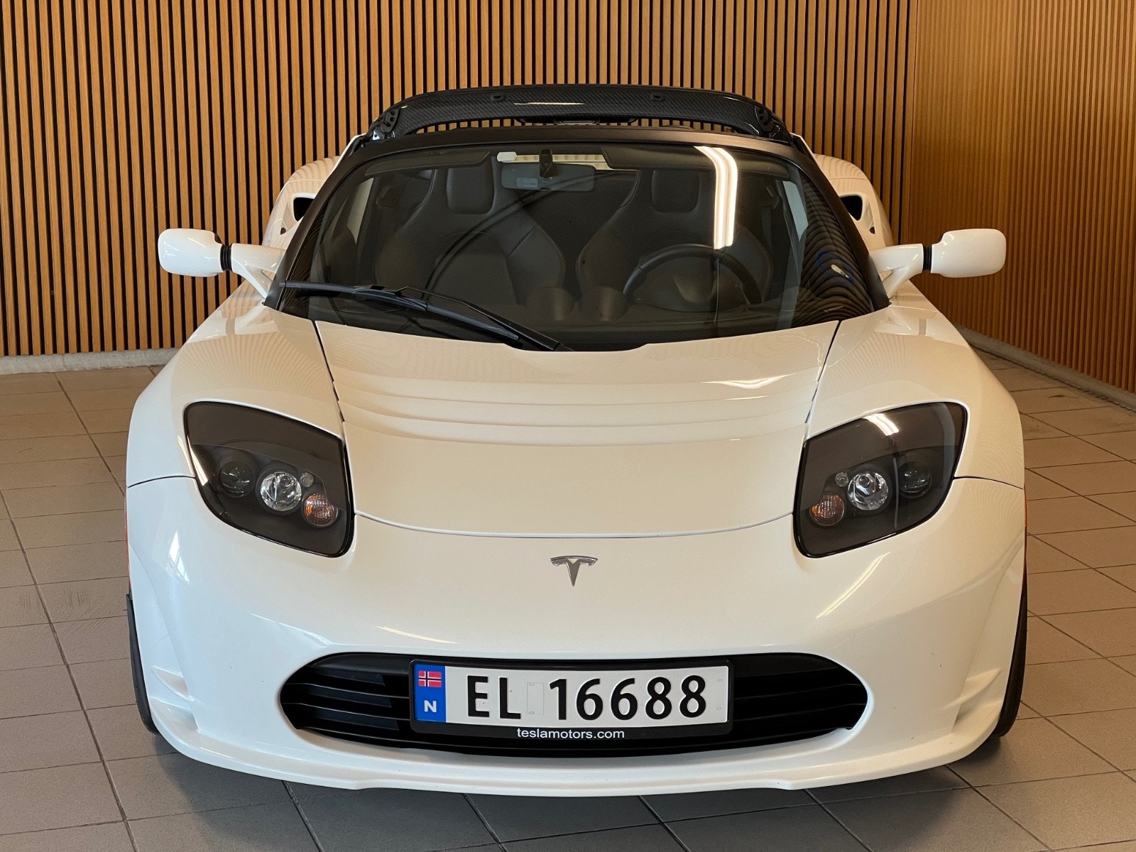 Tesla Roadster 3