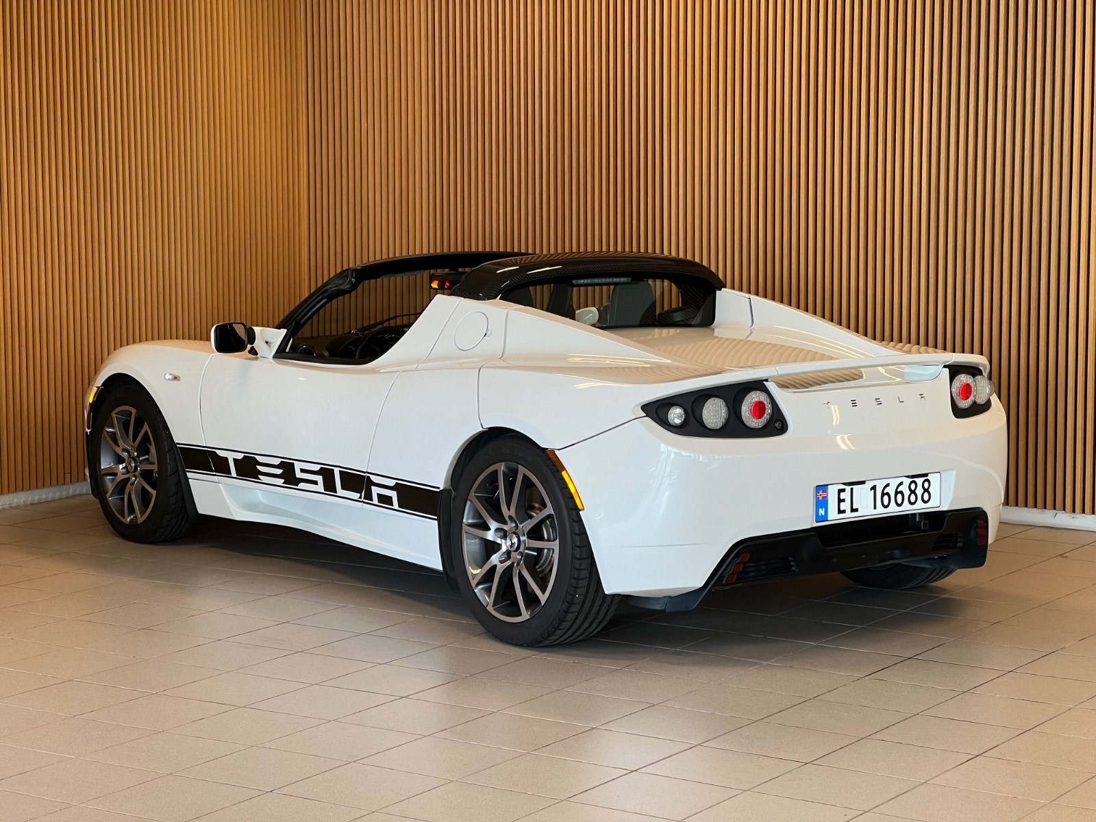 Tesla Roadster 4
