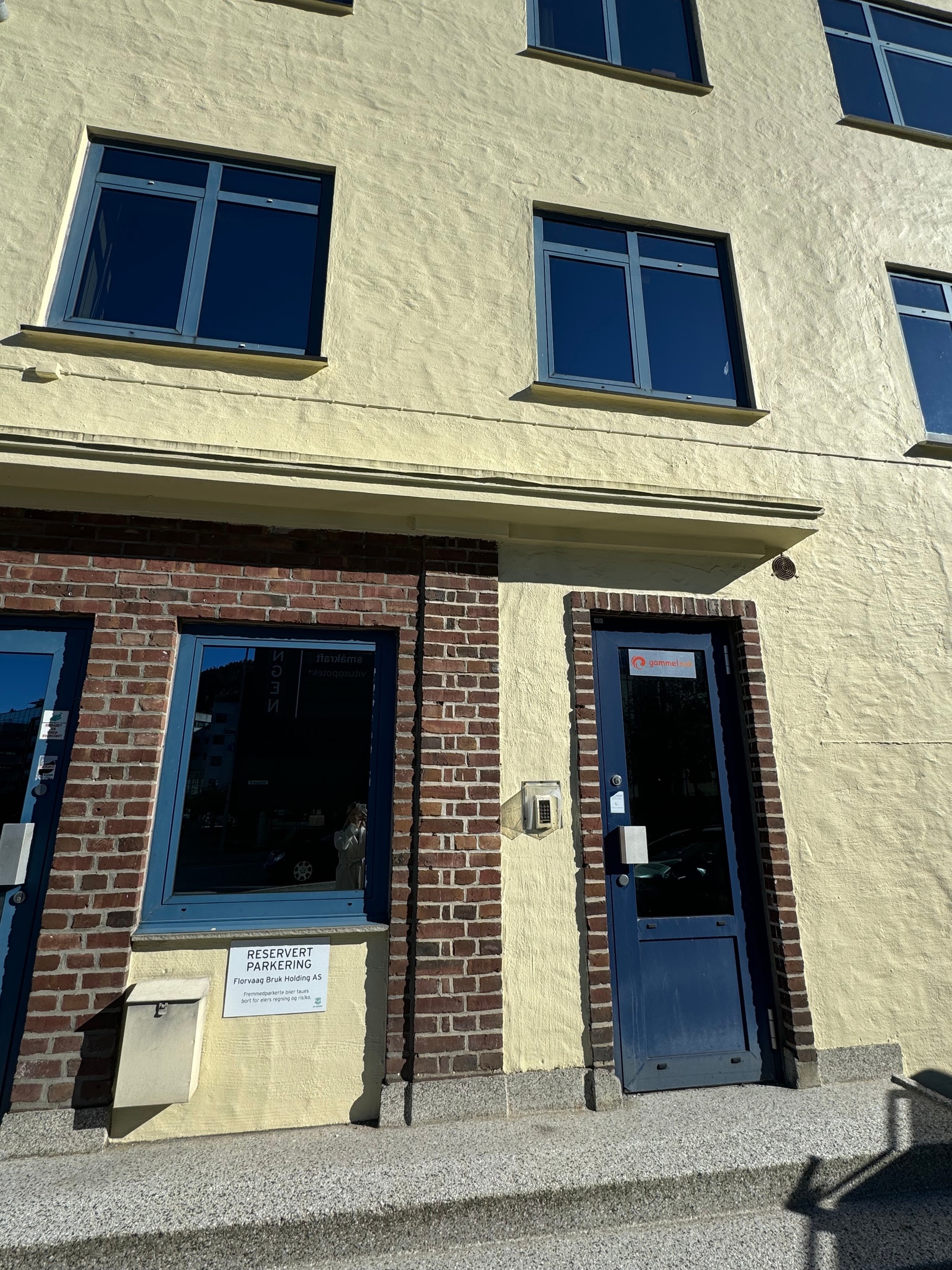 Egen inngang inn til lokalene. Galleribilde