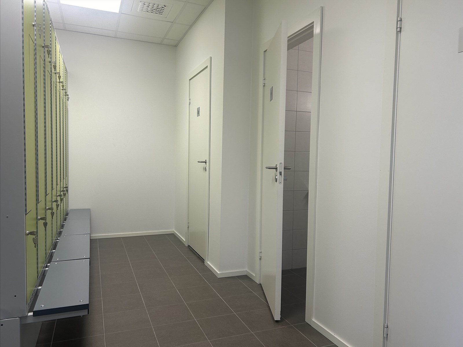 Garderobe og toalettfasiliteter. Galleribilde