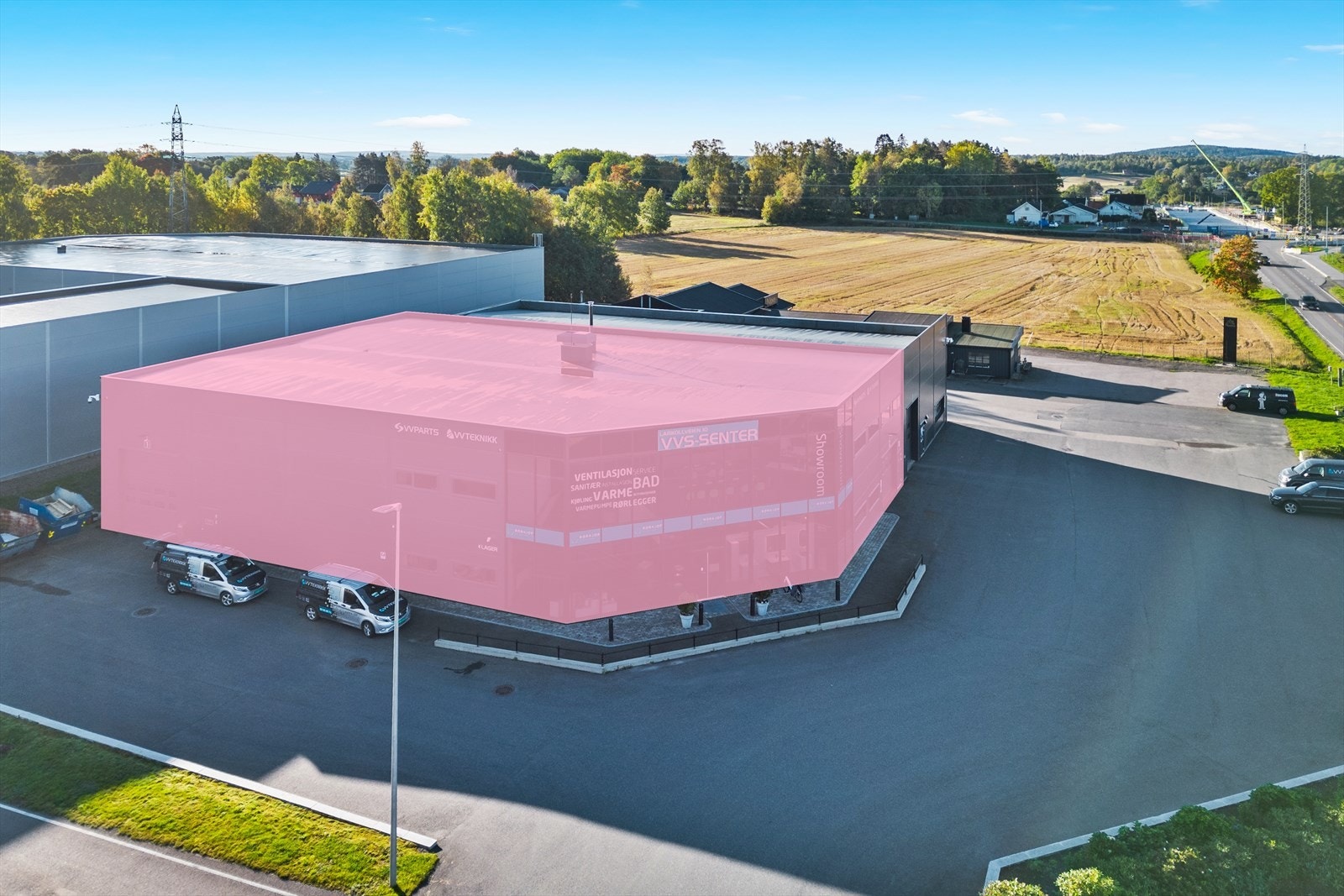 Del1: Moderne og stilfulle næringslokaler med showroom, kontorer, toalett/garderobefasiliteter og høytlager til leie. Galleribilde