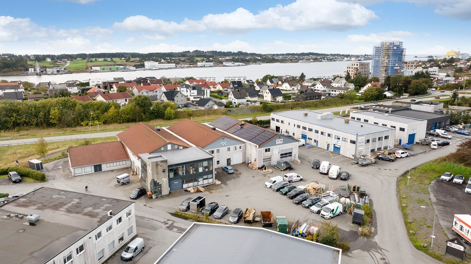 Beliggende sentralt i Norheim næringspark Galleribilde