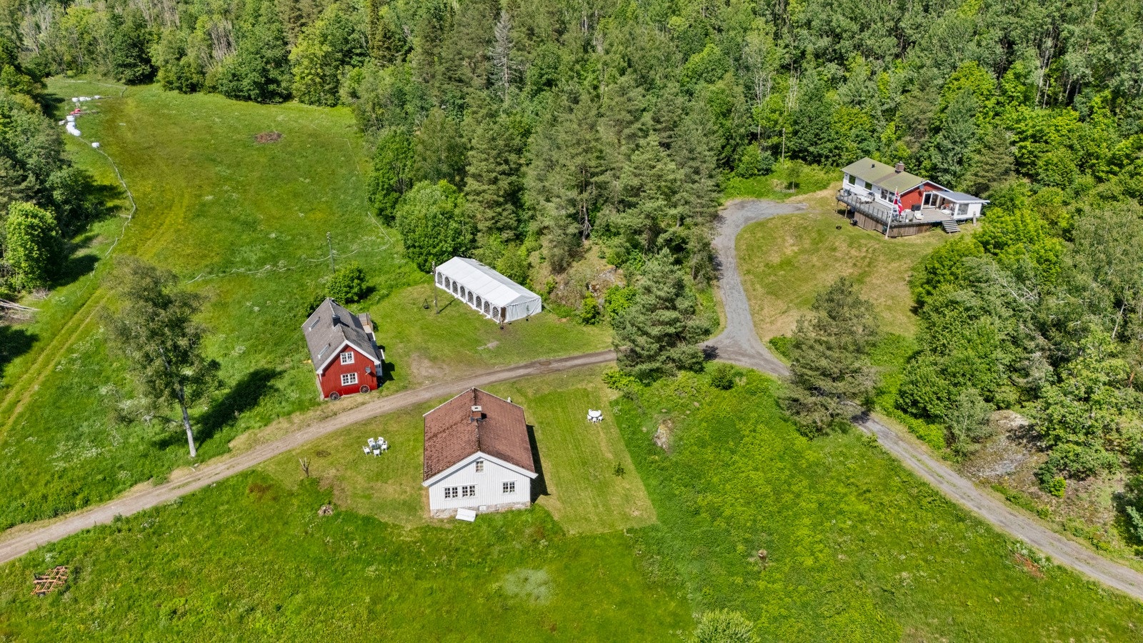 Sidebygning (rødt bygg) Galleribilde