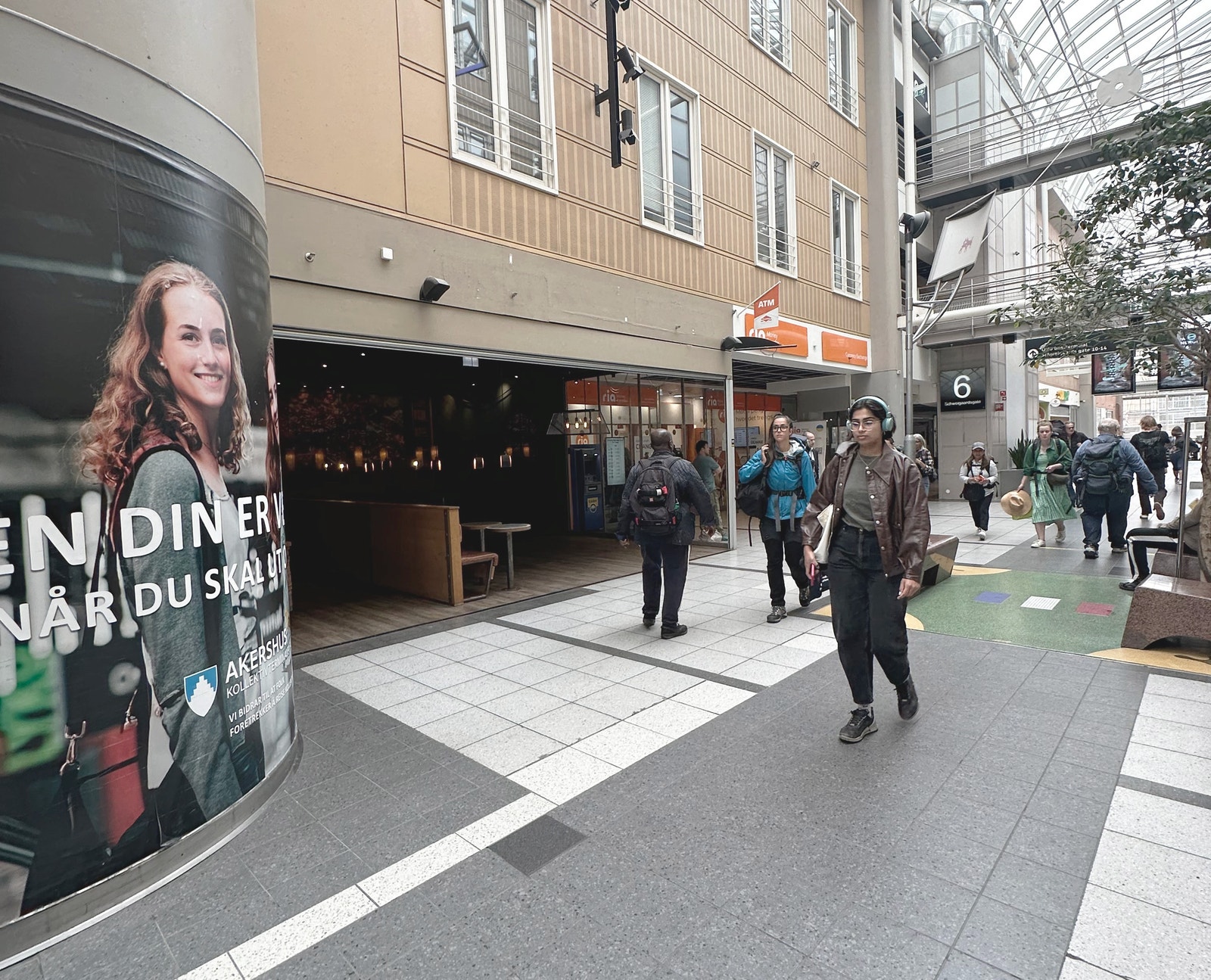 Høyt footfall hele året, med en gjennomsnitt på 550.000 besøkende i måneden Galleribilde