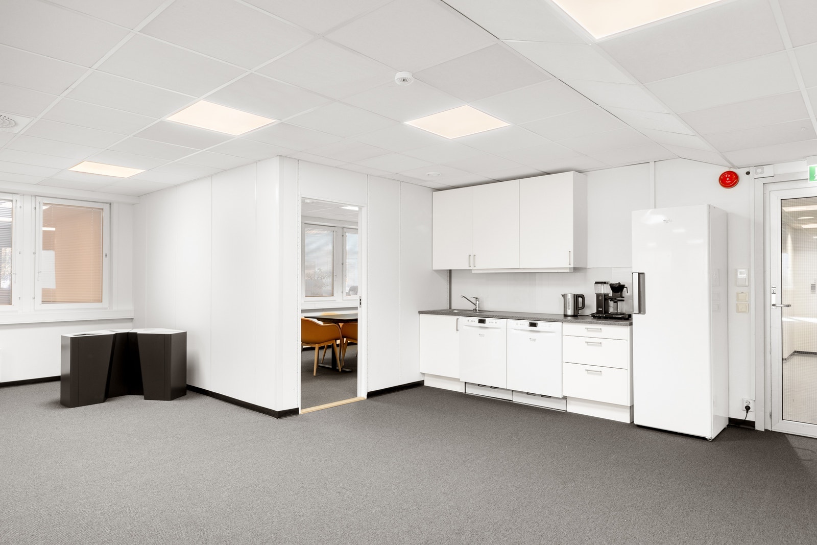 Kontorer 2. etg. med minikjøkken Galleribilde