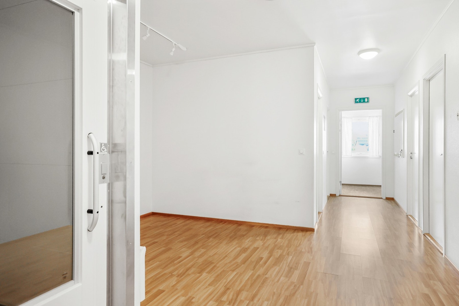 Heis mellom gang i første og andre etasje Galleribilde