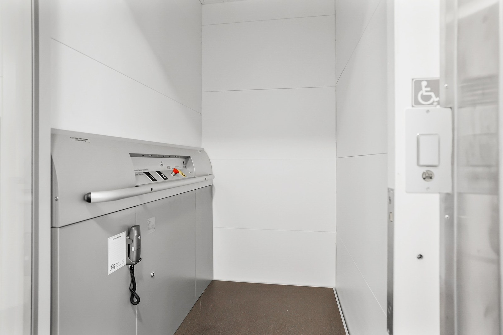 I bygget er det heis Galleribilde