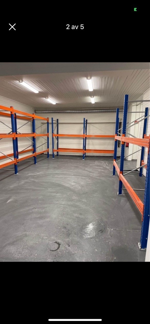 Lager. Reoler medfølger. Galleribilde