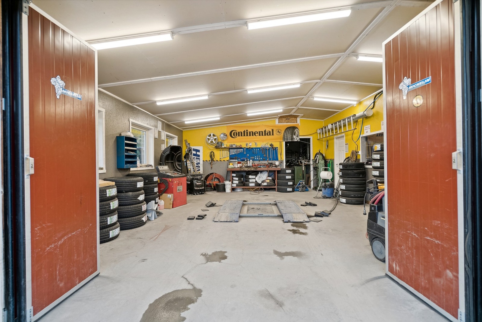 Innkjøring til garasjen Galleribilde