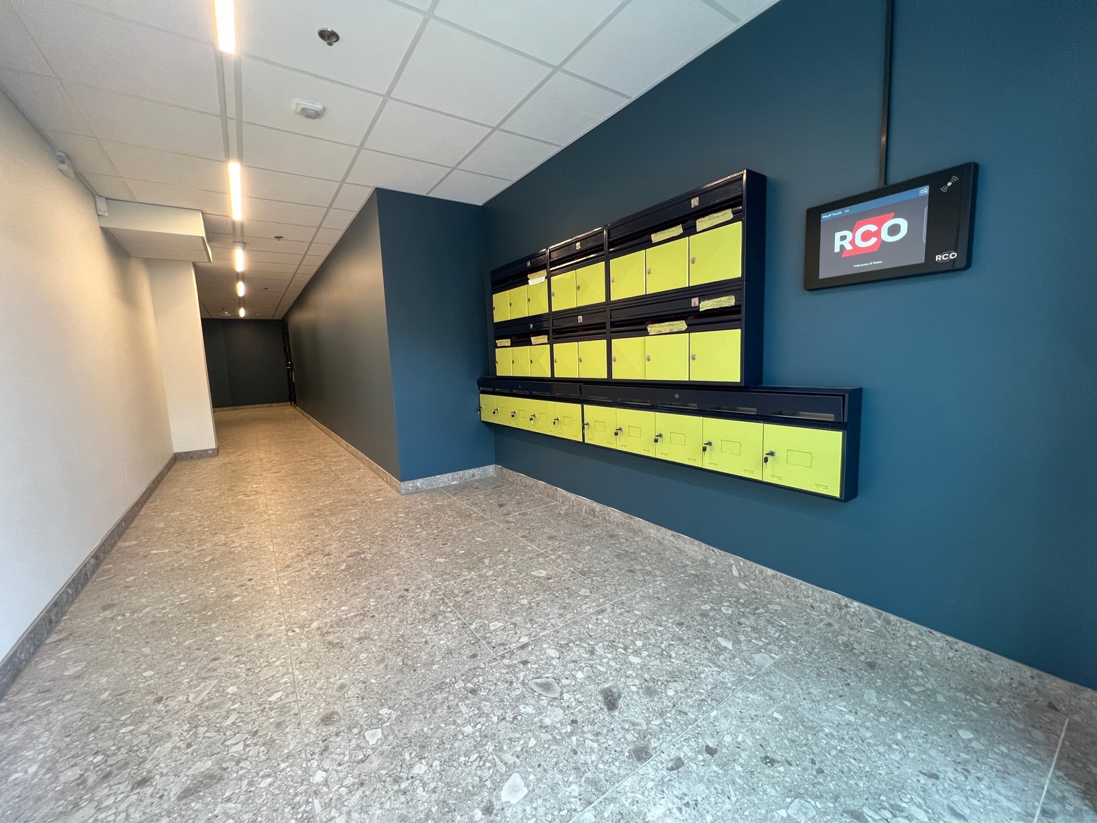 Postkasser for leietakere, i egen personalinngang Galleribilde