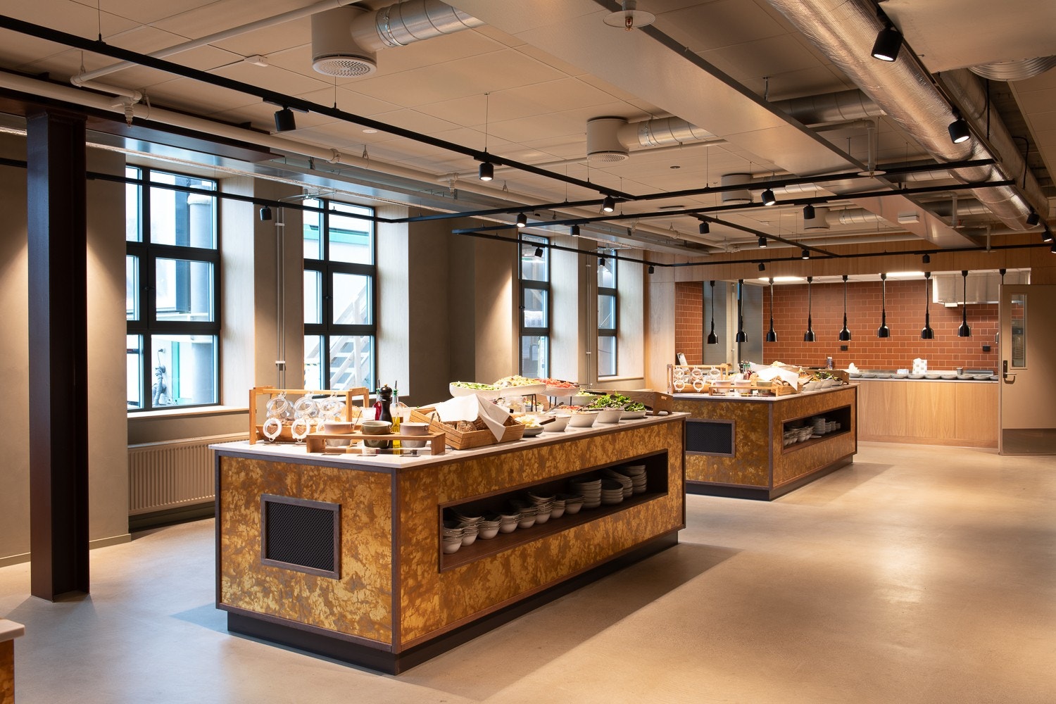 Splitter ny og elegant personalrestaurant og kaffebar i 1. etasje Galleribilde