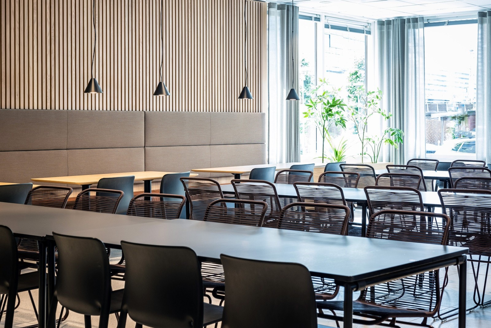 Personalrestauranten i 1. etasje er nylig totaloppusset og fremstår som innbydende og attraktiv. Galleribilde