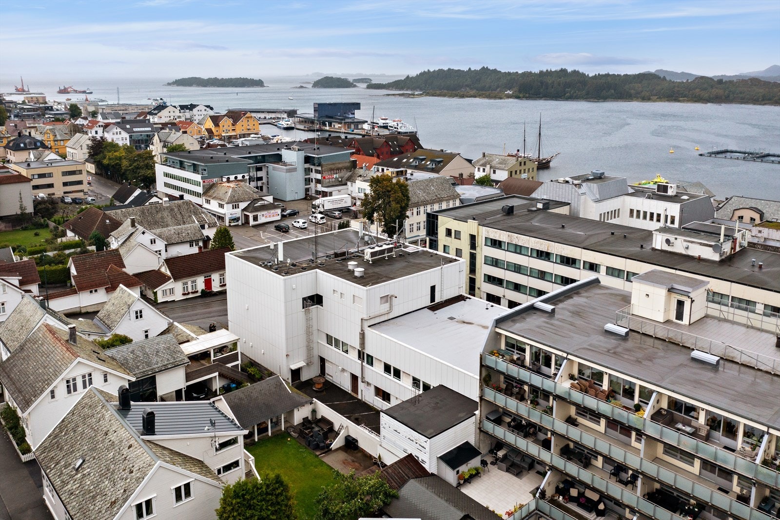 Midt i Florø sentrum Galleribilde