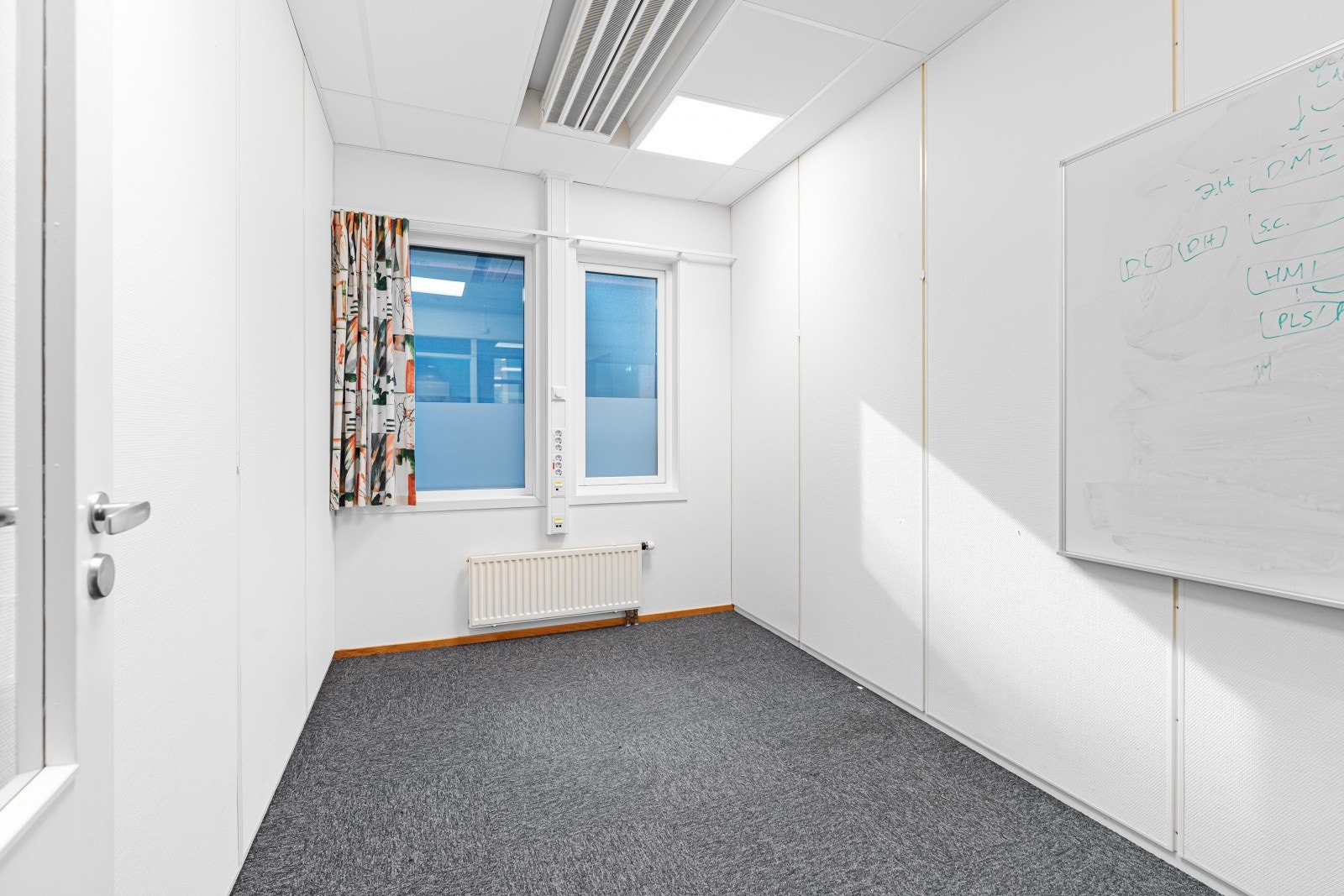 Et av 5 celle-kontor Galleribilde