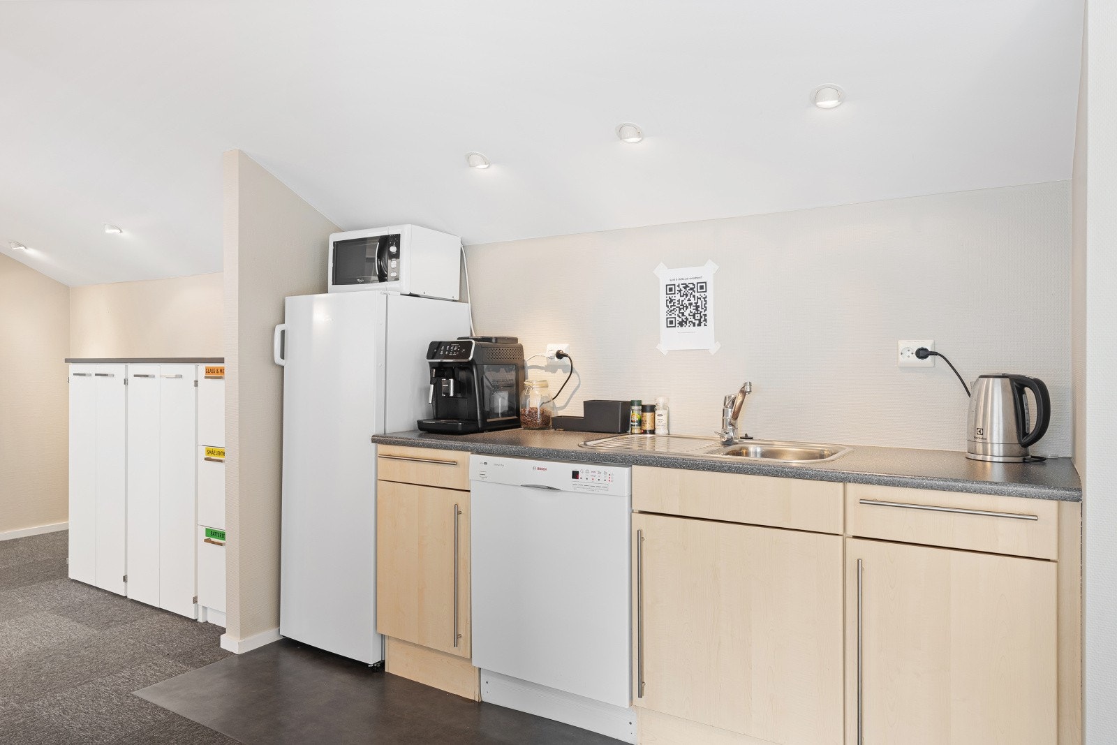 Kjøkken i eget lokale i tillegg til kantine Galleribilde