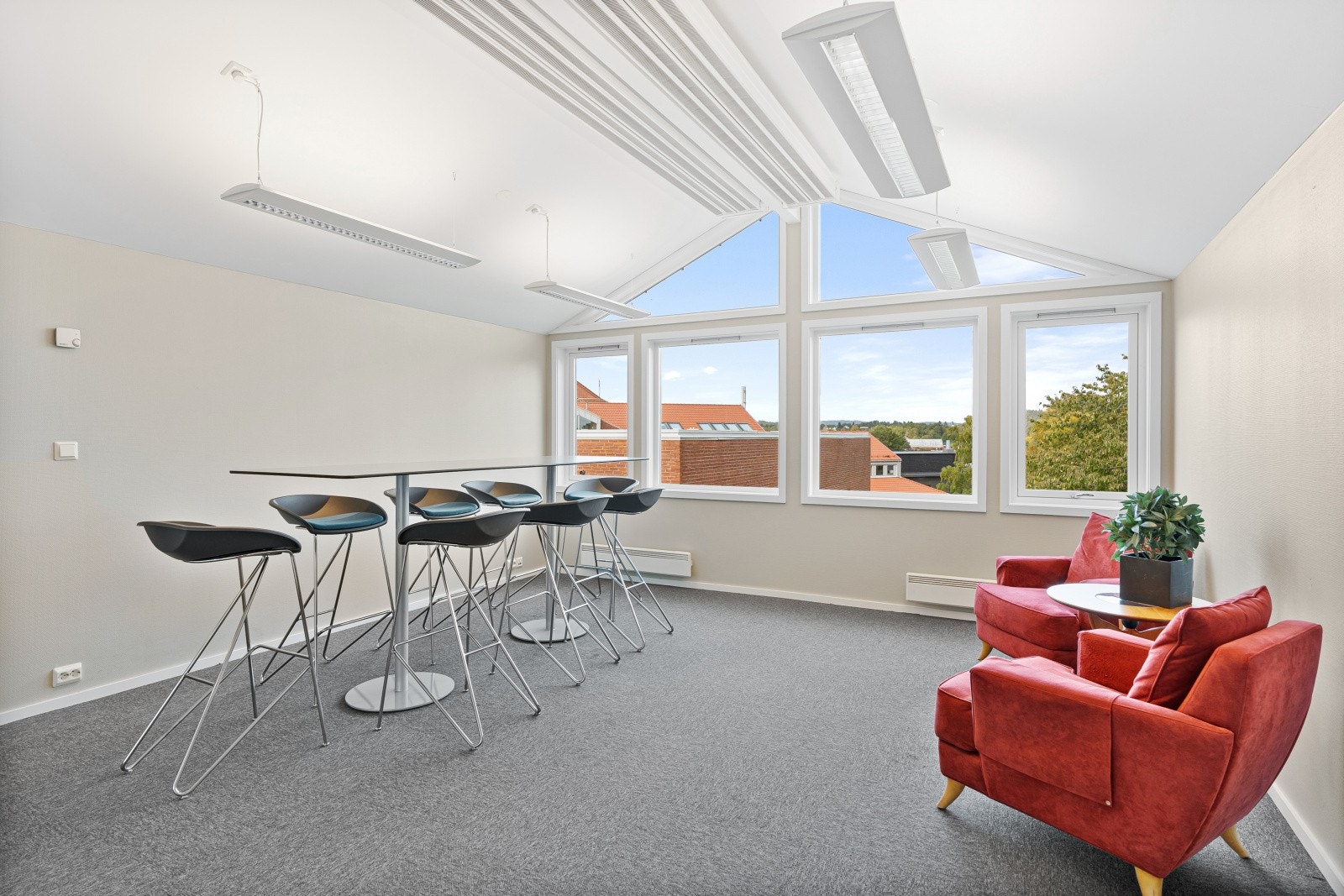 Mingleareal utenfor kontorene Galleribilde