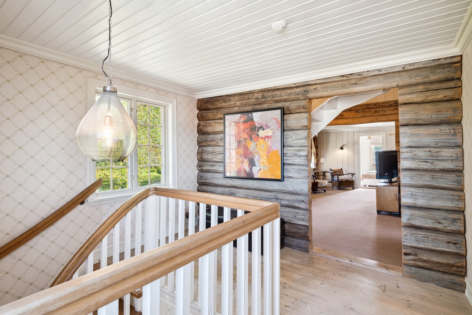 Romslig loftstue Galleribilde