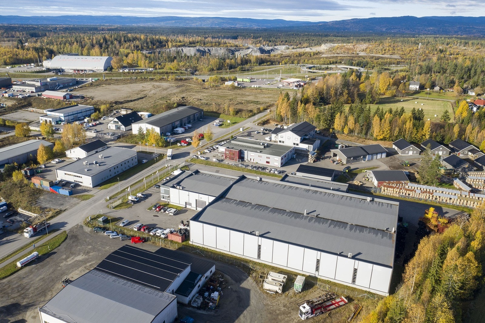 Rask tilgang til E6 med kort vei til Oslo Lufthavn og E16 mot Hønefoss Galleribilde