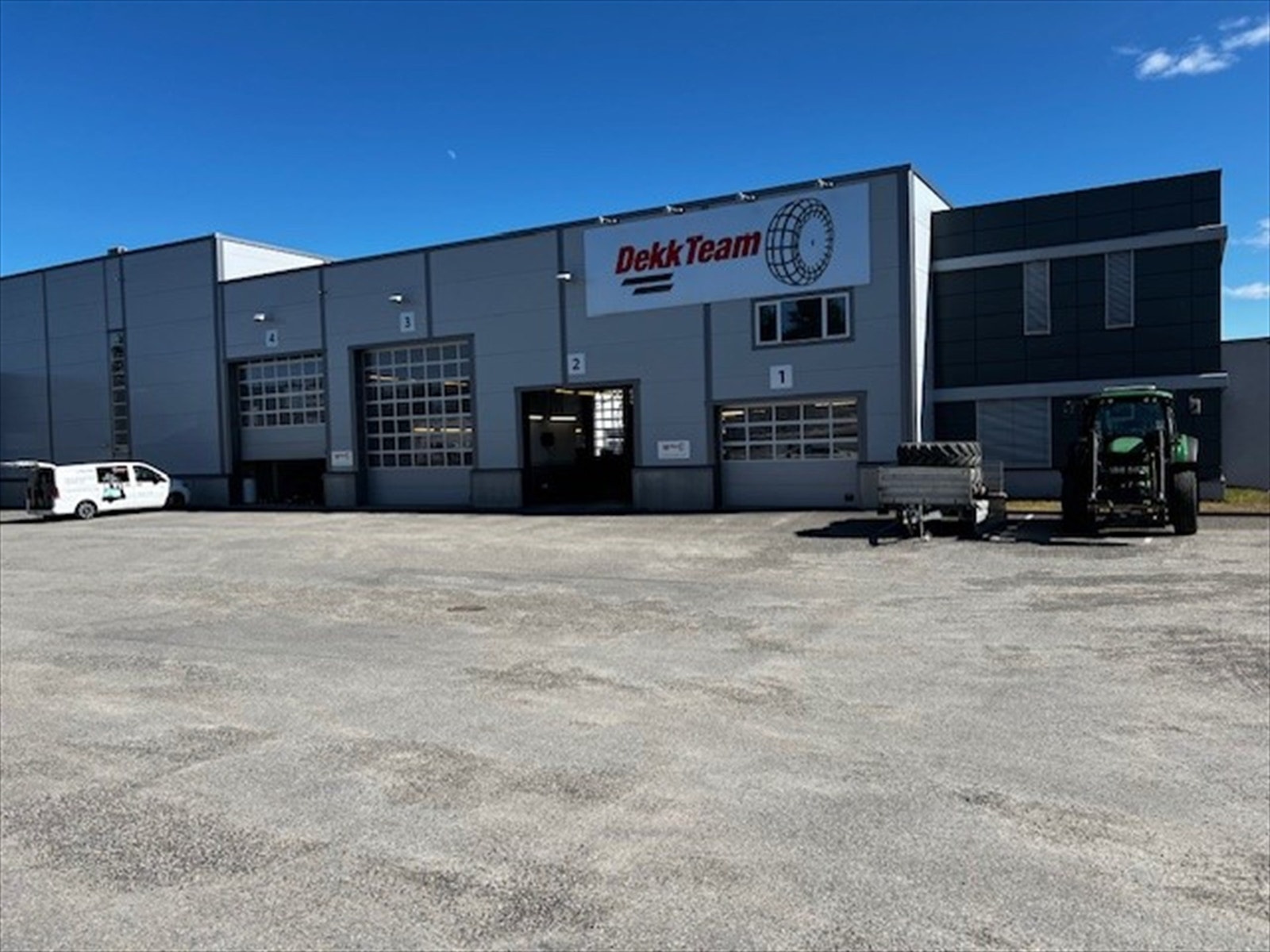 Verksted med gjennomkjøring. Verkstedets lengde er ca. 25,4m Galleribilde