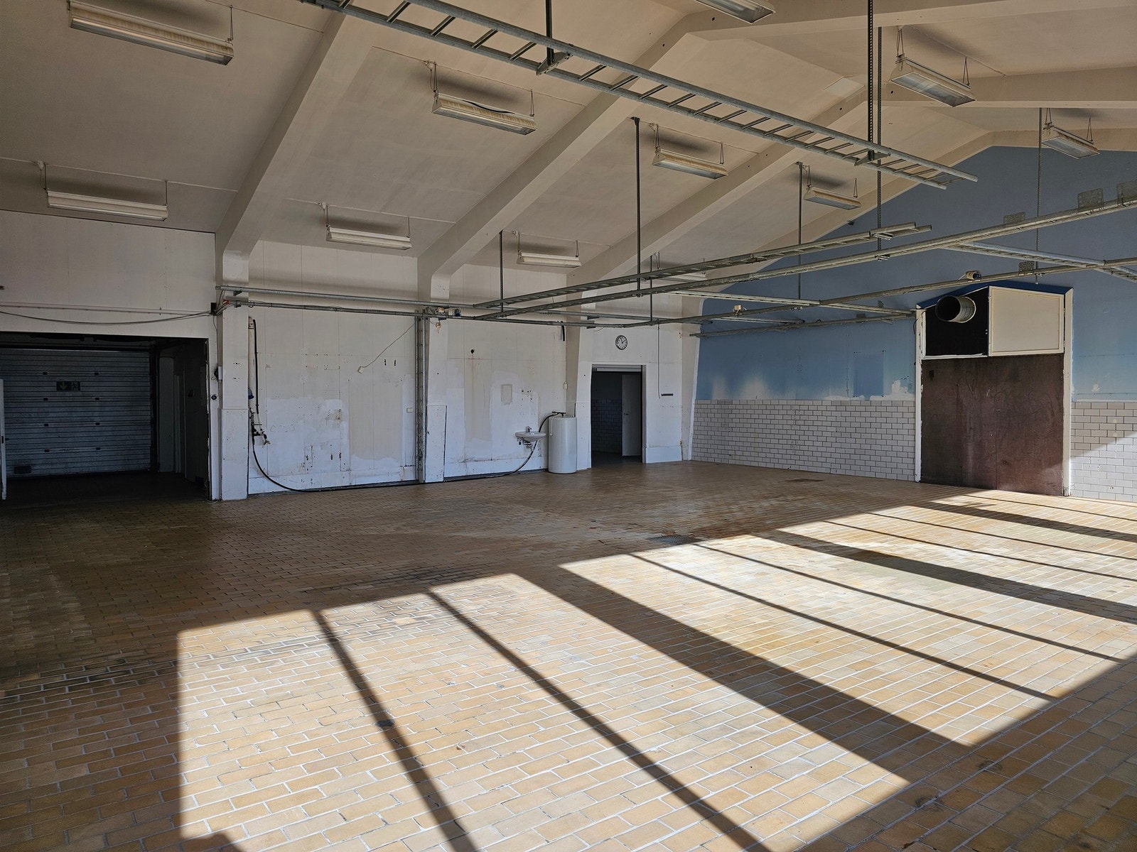 Produksjonshallen. Selgers egne bilder Galleribilde