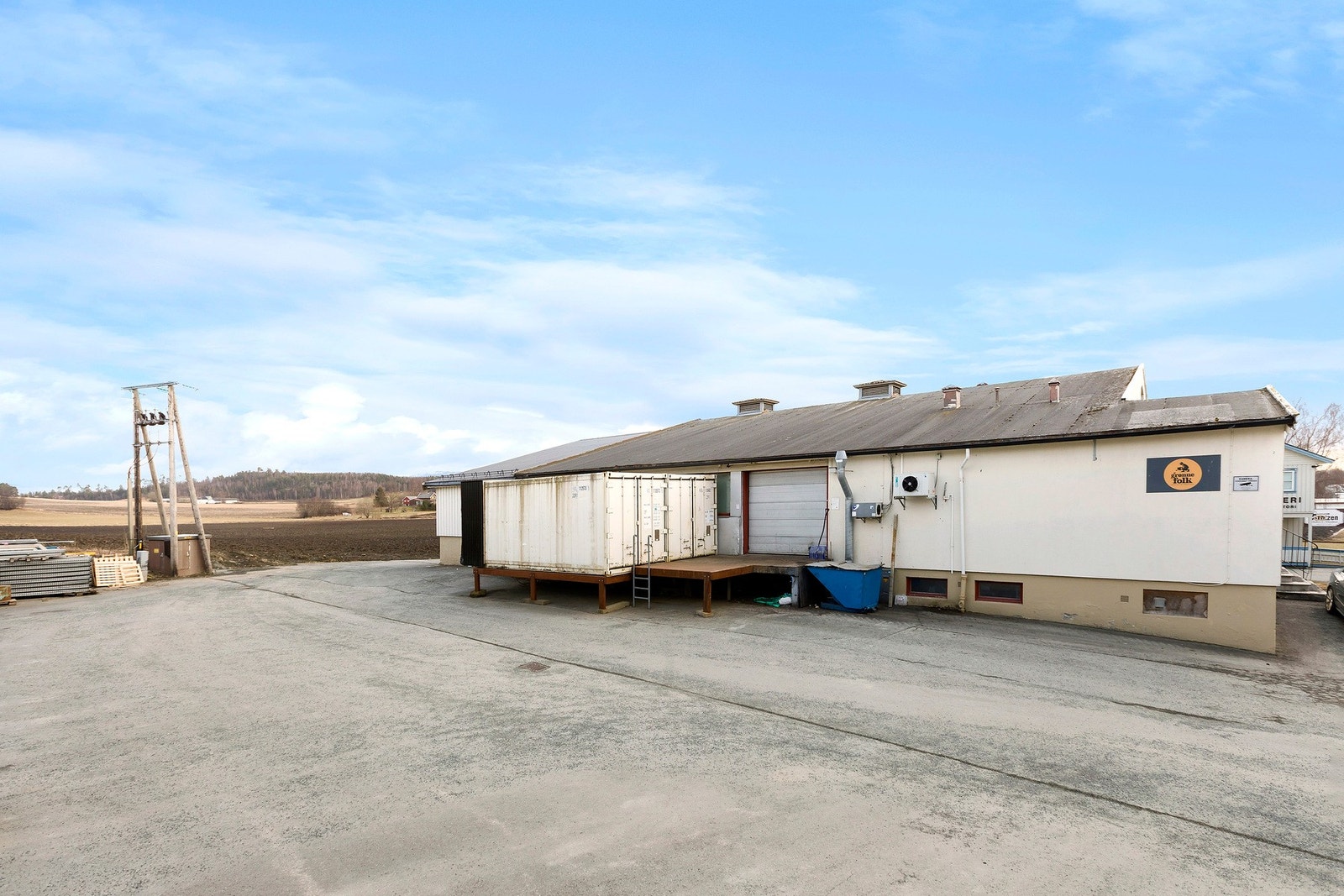 Eiendommen har tidligere hatt en samlet leieinntekt på ca. kr. 660 000,- per år. Galleribilde