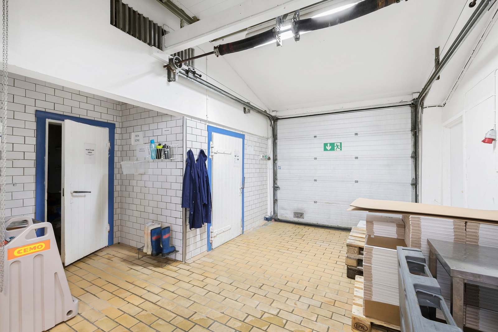 2.etasje har flere lagerrom og kjølerom Galleribilde