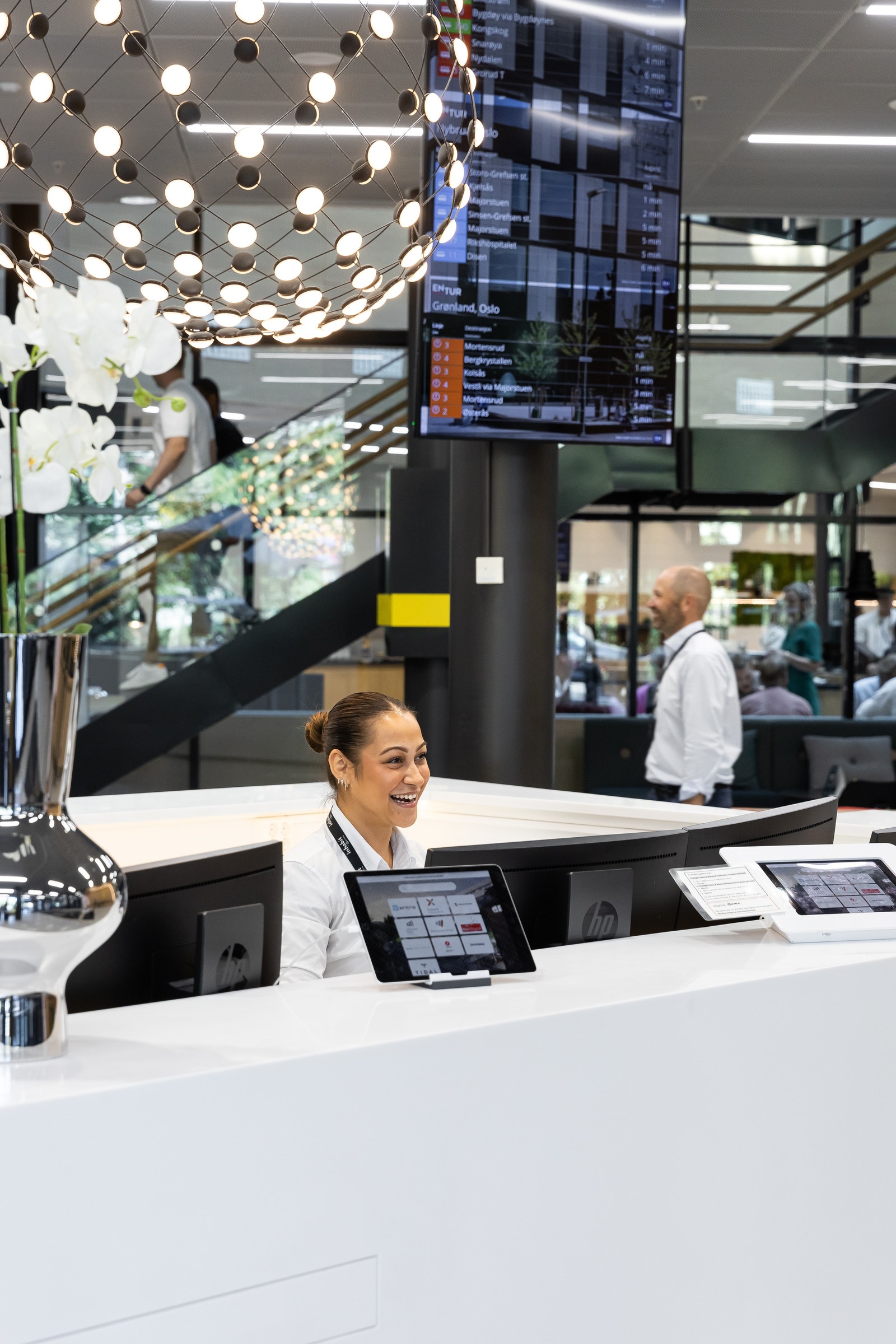 Velkommen til Sundtkvartalet! Her blir gjester tatt godt i mot av eiendommens resepsjonist Galleribilde