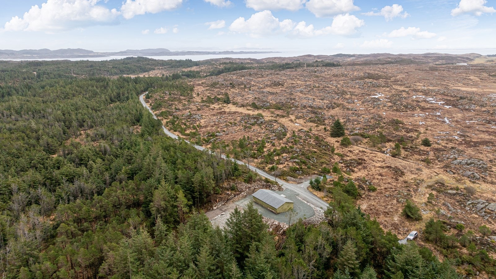 Eiendommen har en landlig, idyllisk og usjenert beliggenhet på Burmavegen Galleribilde