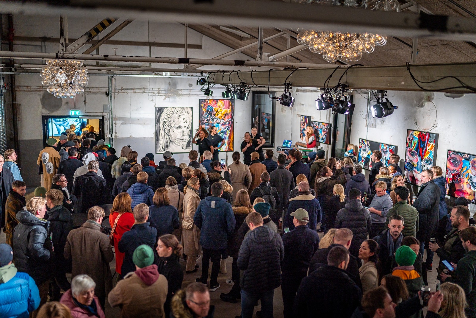 The Hall: Perfekt for større samlinger, produktlanseringer, visninger, live oppsetninger, utstillinger, marked, middager, video og foto produksjon med mer. Galleribilde